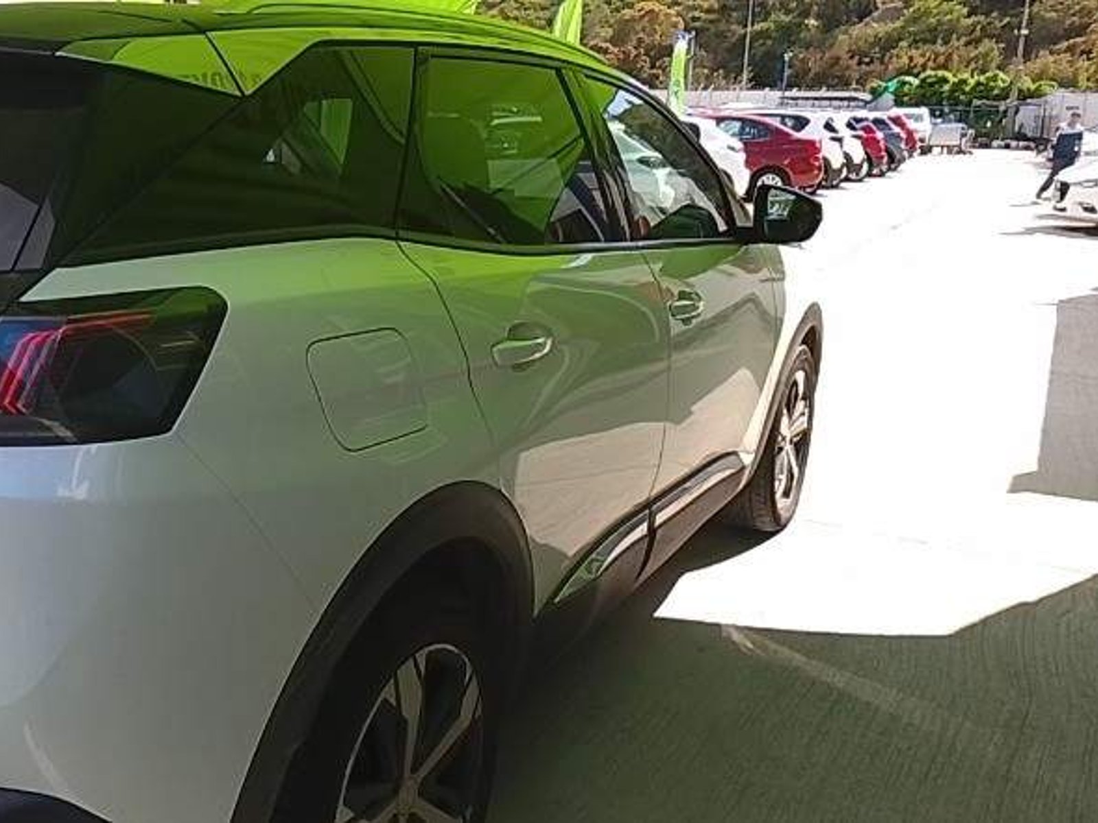 Peugeot 3008 1.5 Allure Pack Bluehdi 4x2 130 Eat8 5p 2022 - Foto 4 de 5