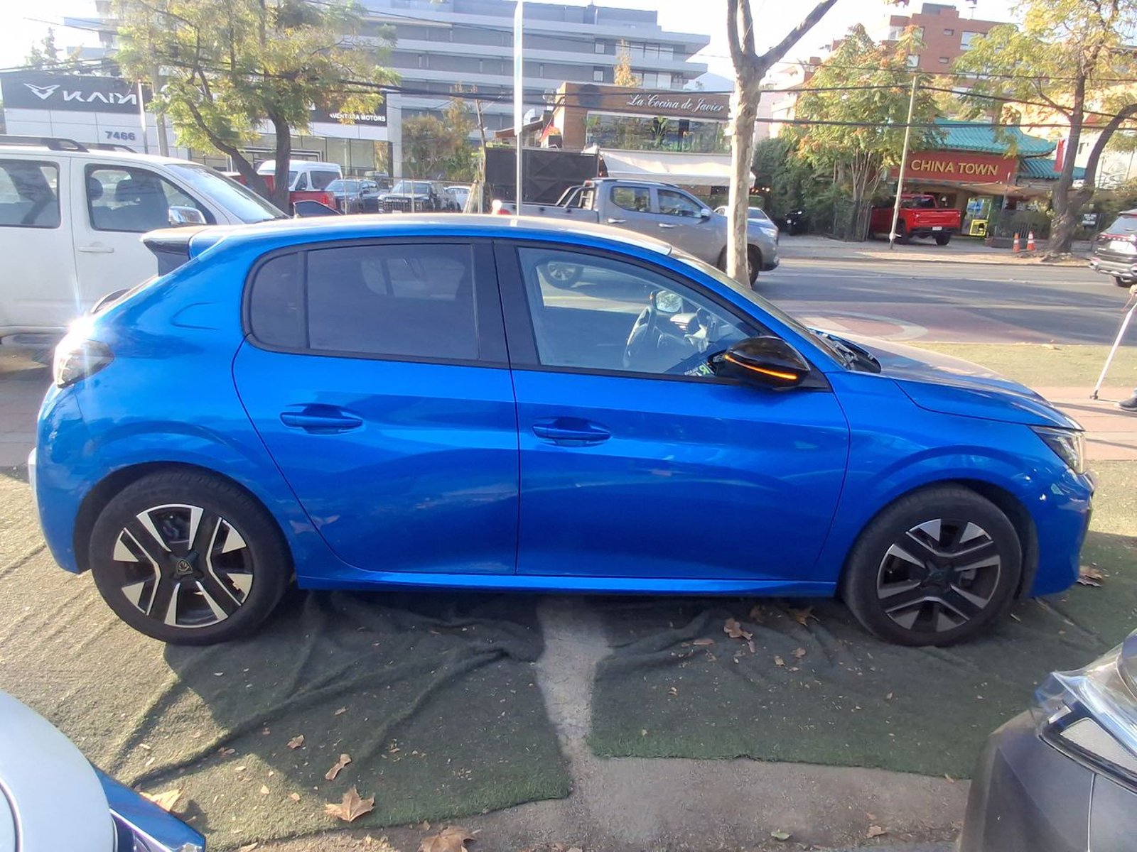 Peugeot 208 1.2 Mca Allure Mhev 136 4x2 Edct6 At 5p 2025 - Imagen 8 de 8
