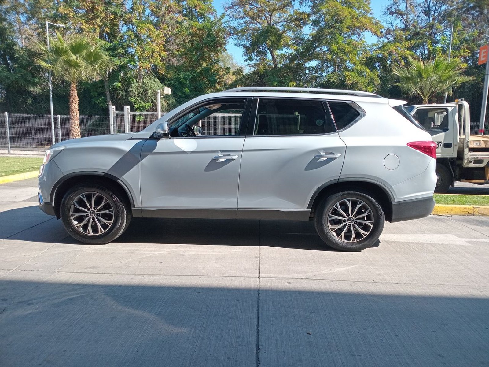SsangYong Rexton 2.2 Yrx212 Diesel Fl 4x4 At 5p 2020 - Foto 4 de 8
