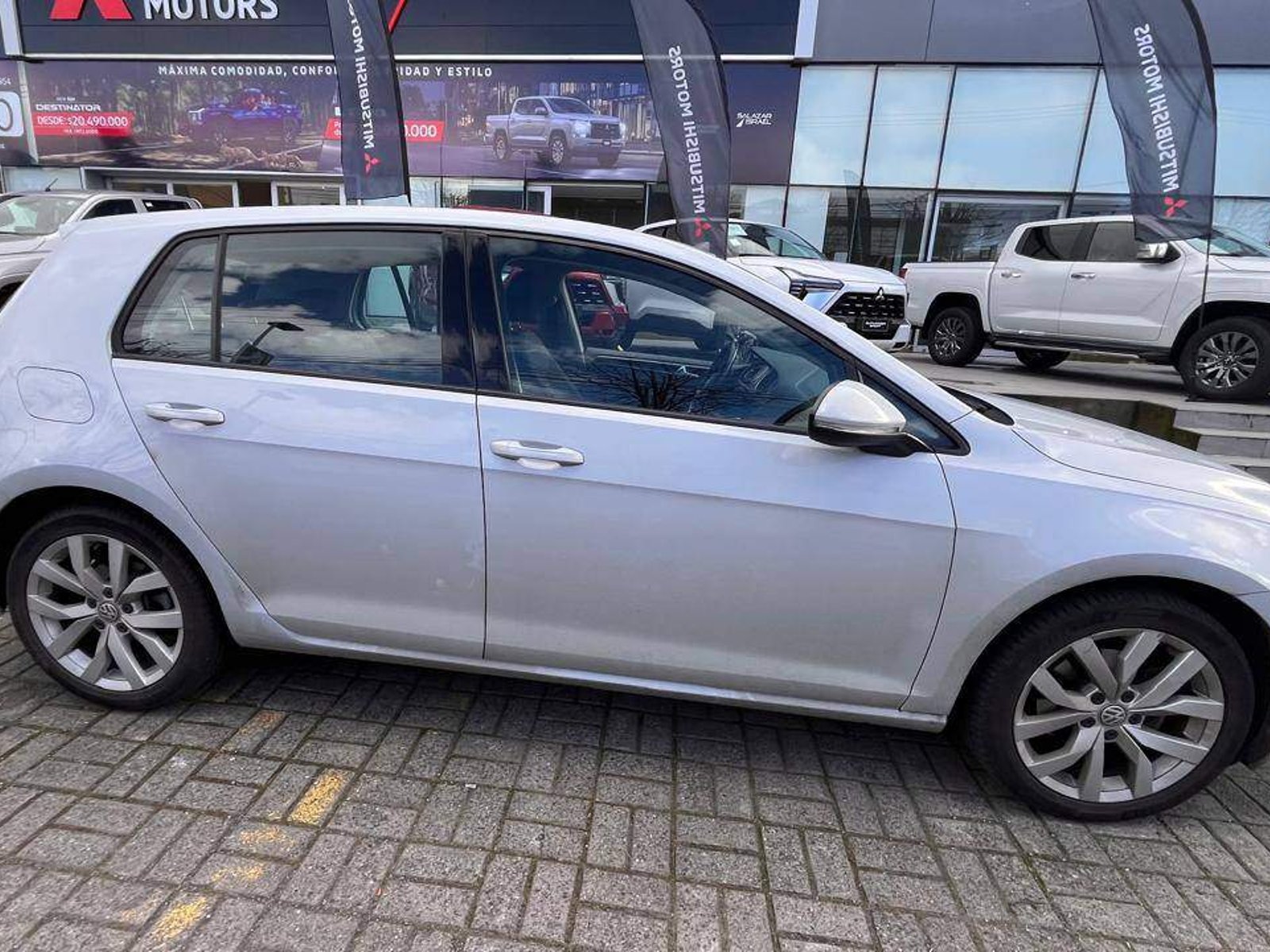 Volkswagen Golf 1.4 Highline 4x2 Hb At 5p 2019 - Foto 3 de 5