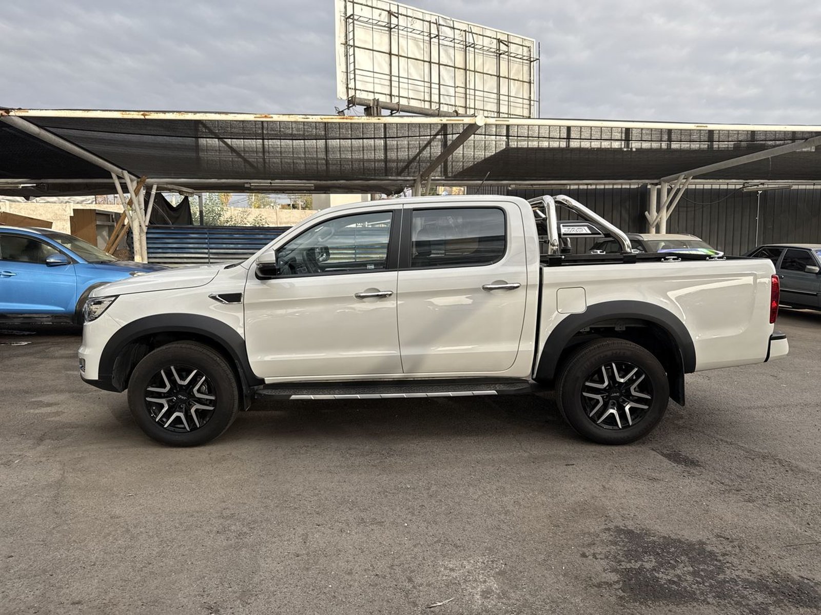 JAC T8 2.0 Luxury 4x4 Diesel Euro6 Mt 4p 2026 - Foto 4 de 8