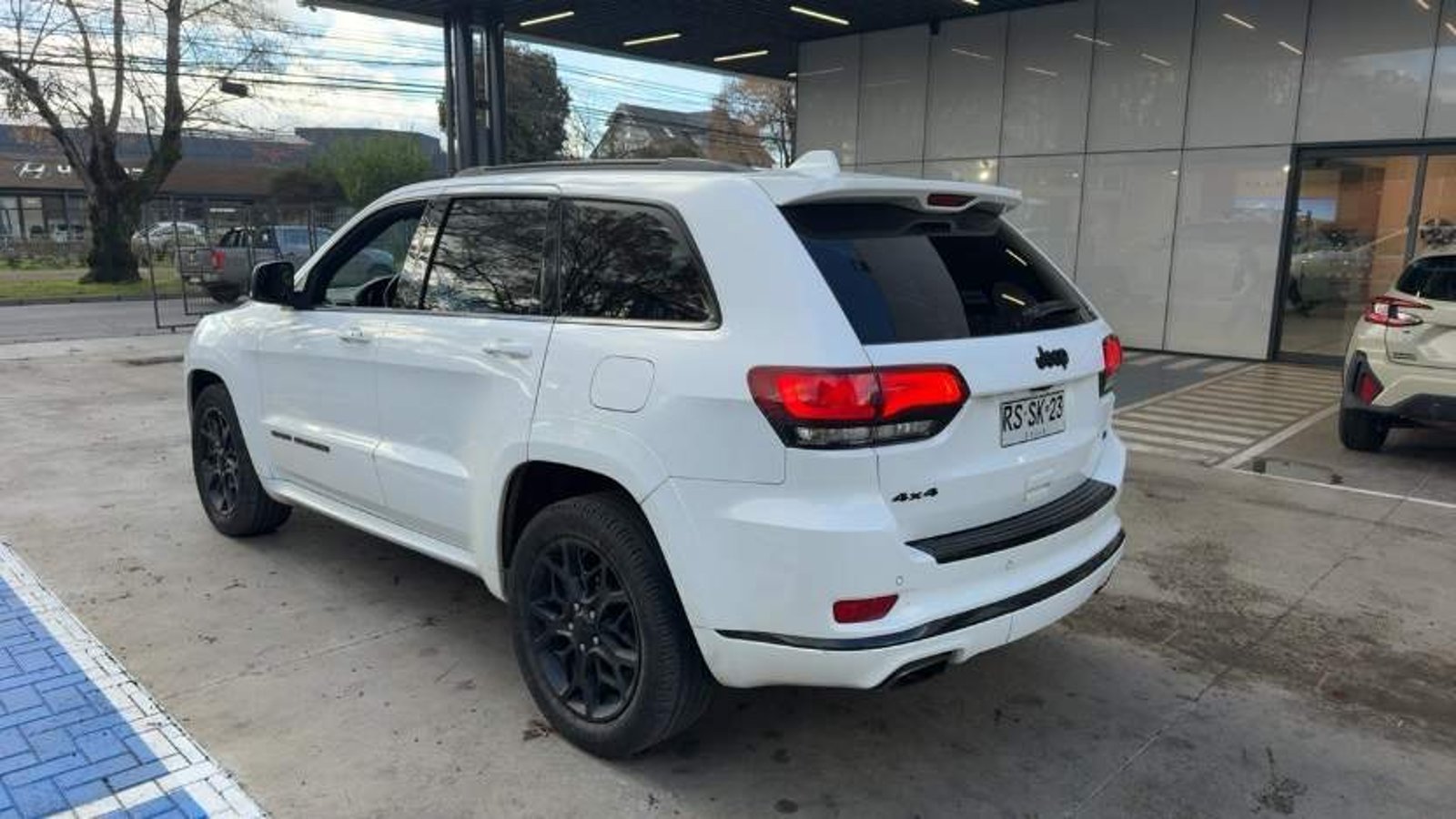 Jeep Grand Cherokee 3.6 Limited 4x4 At 5p 2022 - Imagen 7 de 8
