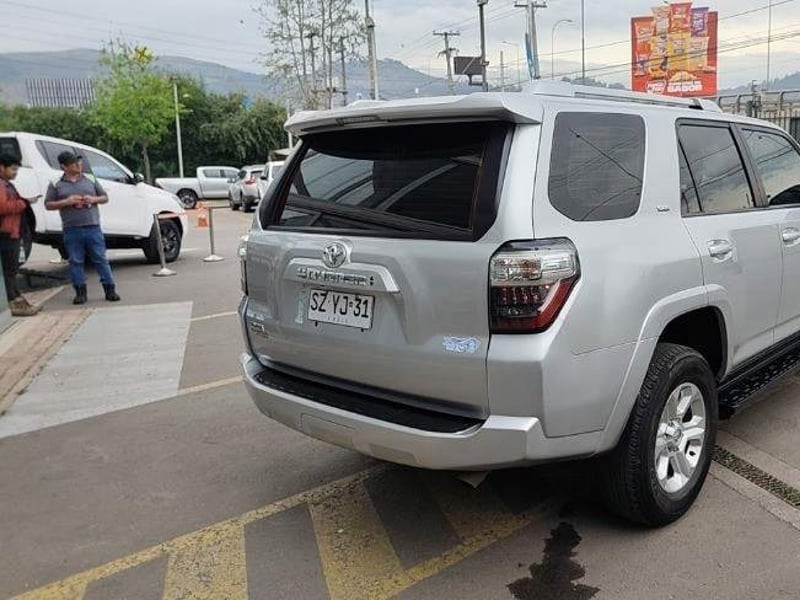 Toyota 4runner 4.0 Sr5 Connected Euro V 4x4 At 5p 2023 - Imagen 4 de 5