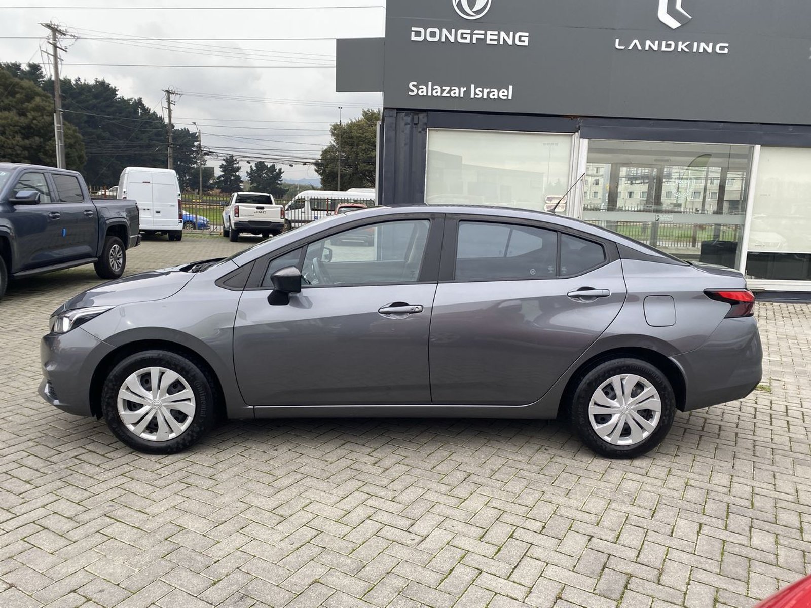 Nissan Versa 1.6 Sense 4x2 Mt 4p 2023 - Foto 4 de 8