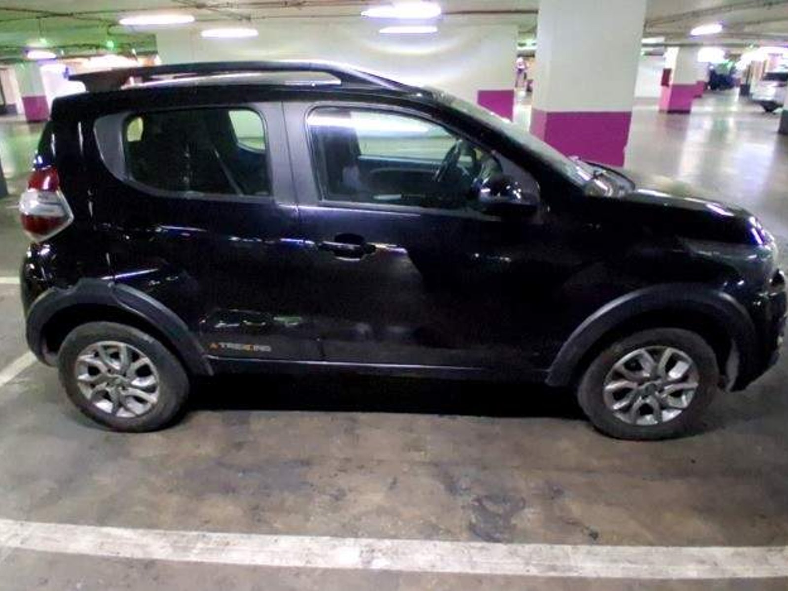 Fiat Mobi 1.0 Trekking 4x2 Mt 5p 2021 - Foto 3 de 5