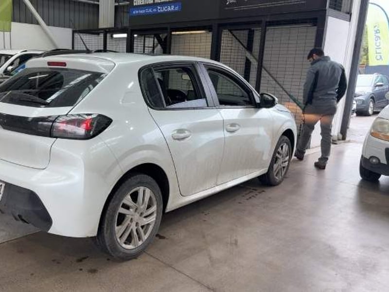 Peugeot 208 1.2 Puretech Active Pack 75 4x2 Mt 5p 2023 - Imagen 4 de 5