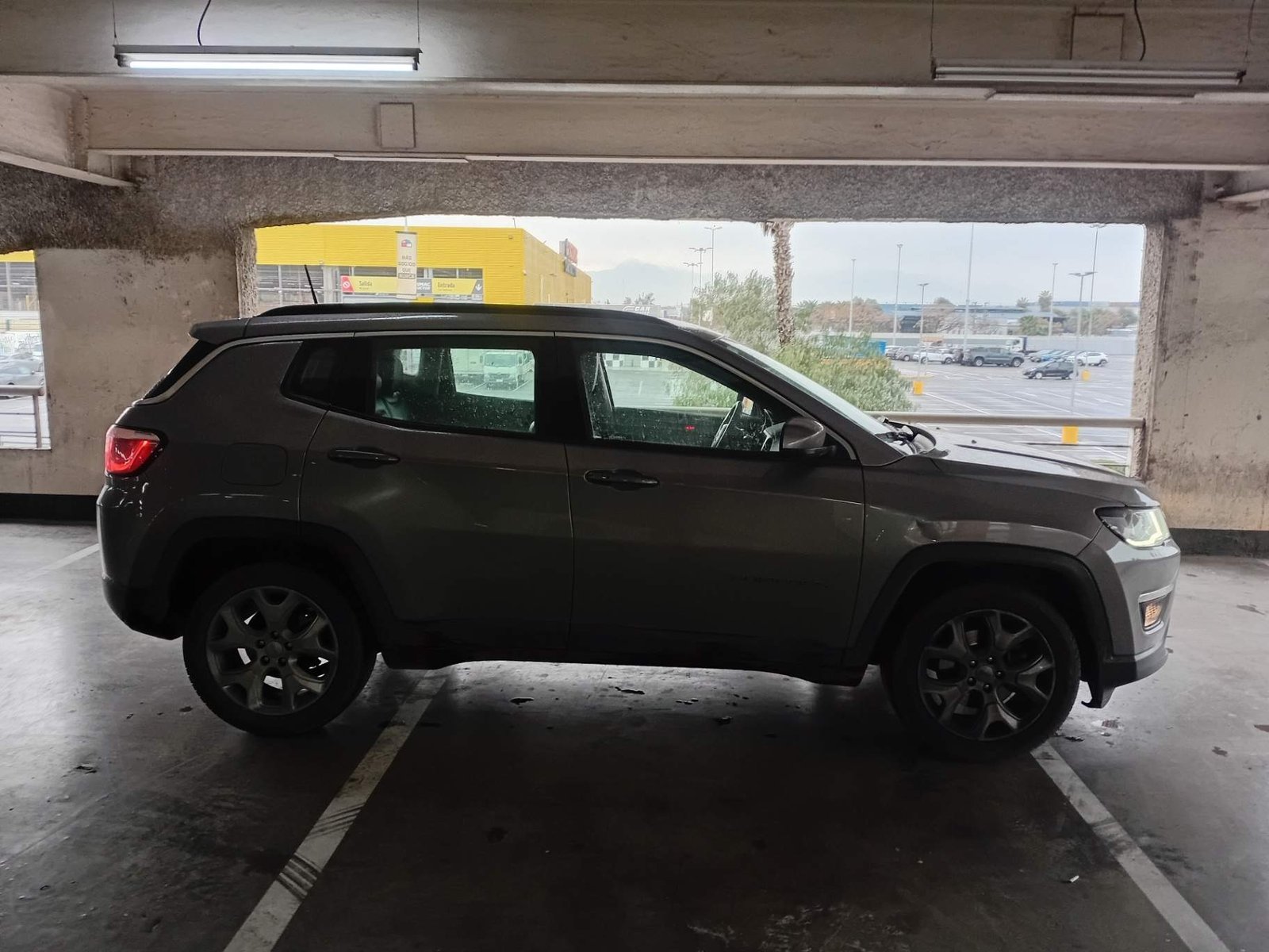 Jeep Compass 2.4 Longitude 4x2 Radio 7 At 5p 2021 - Foto 3 de 5