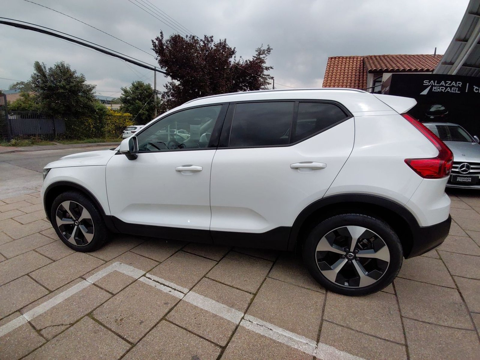 Volvo Xc40 2.0 B4 Plus Hibrido Fwd At 5p 2024 - Foto 3 de 7