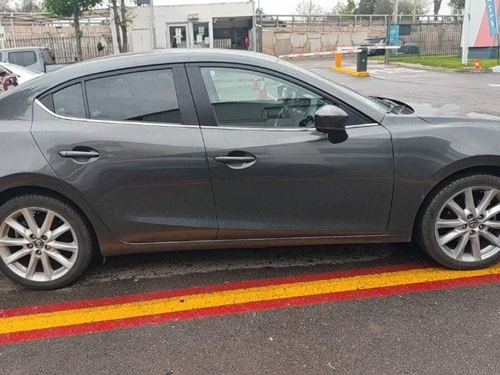 Mazda 3 2.5 Gt 4x2 Sdn Sr Audio Bose Cuero Gps 6at 4p 2017 - Foto 3 de 5