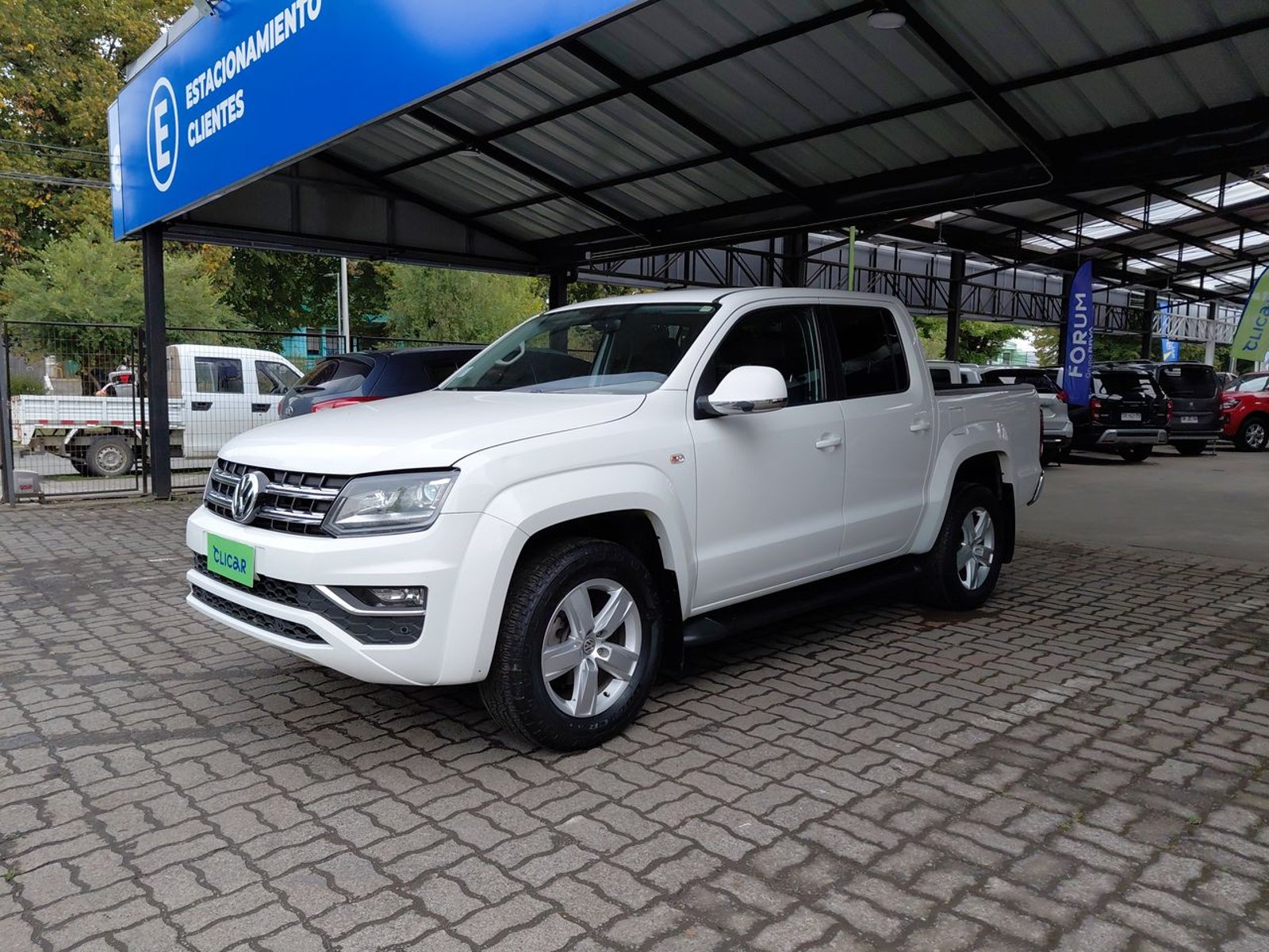 Volkswagen Amarok 2.0 Highline Diesel 4motion 4x4 Dob. Cab. At 4p 2023 - Imagen 6 de 8