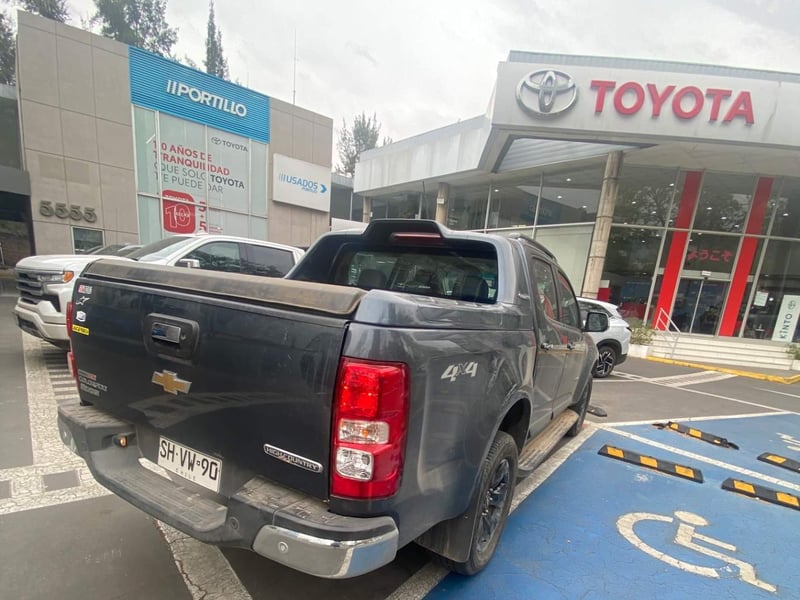 Chevrolet Colorado 2.8 Ctdi 4x4 Hc At 4p 2023 - Imagen 4 de 5