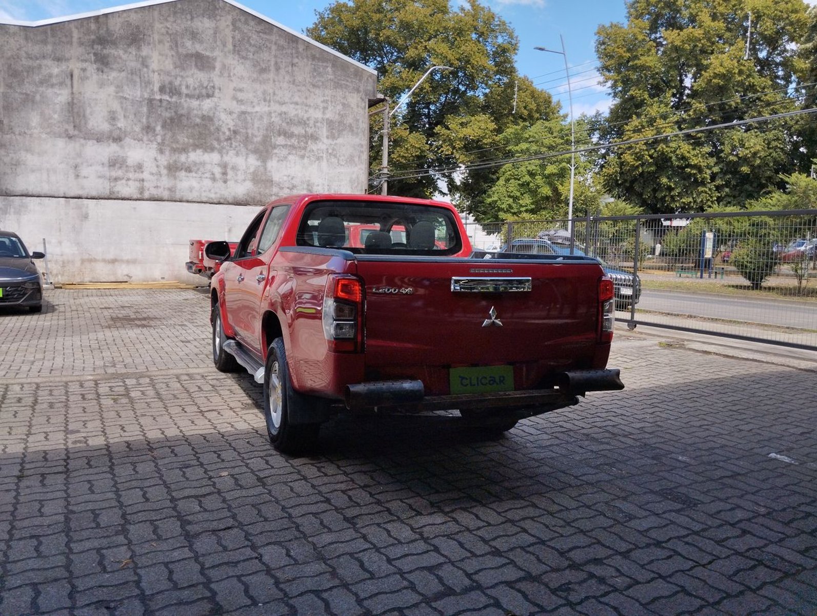 Mitsubishi L200 2.2 Katana Crt Diesel Dob. Cab. 4x4 Mt 4p 2024 - Imagen 8 de 8
