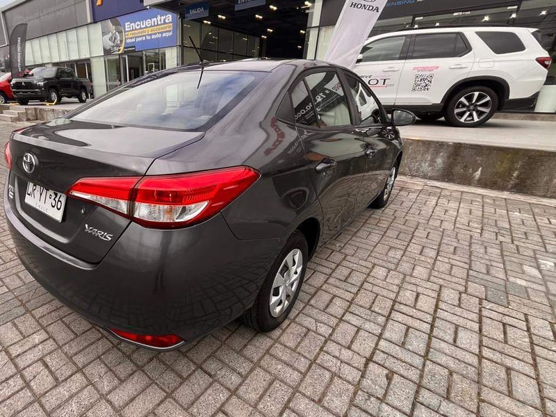 Toyota Yaris 1.5 Xli C 4x2 Mt 4p 2020 - Imagen 4 de 5