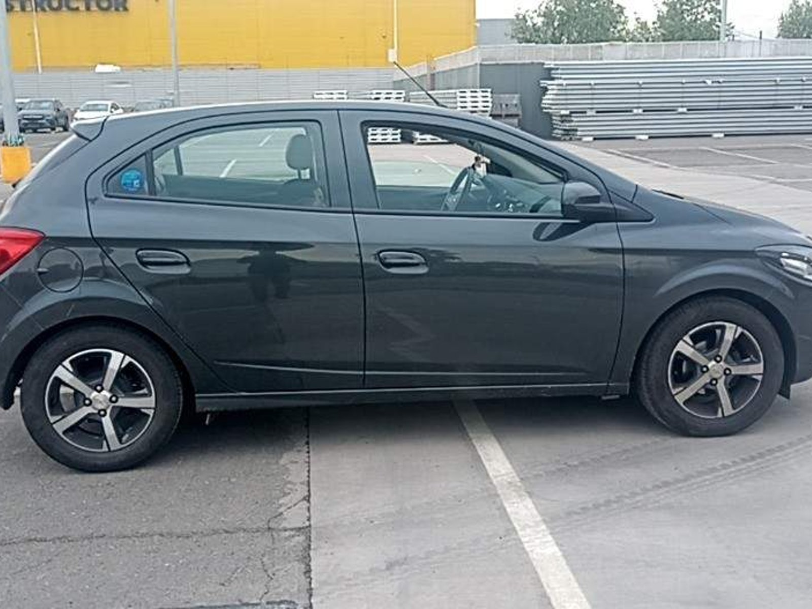 Chevrolet Onix 1.4 Ltz 4x2 Hb Mt 5p 2020 - Foto 3 de 5