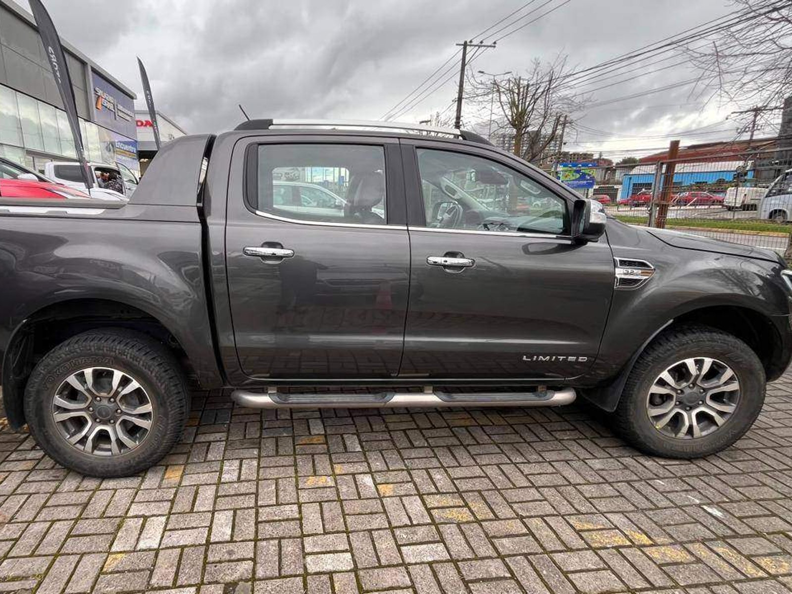 Ford Ranger 3.2 Ltd 4x4 Diesel Dob. Cab. At 4p 2023 - Foto 3 de 5