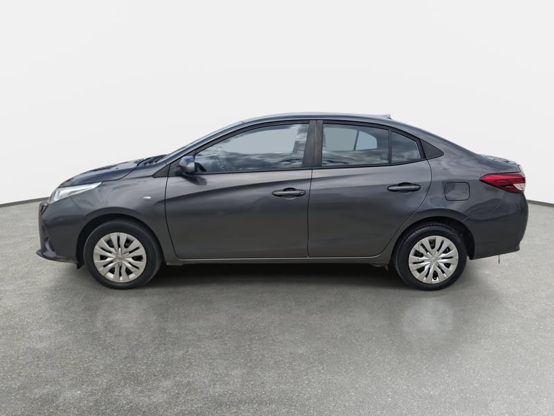 Toyota Yaris 1.5 Gli 4x2 Sdn Mt 4p 2021 - Imagen 4 de 8