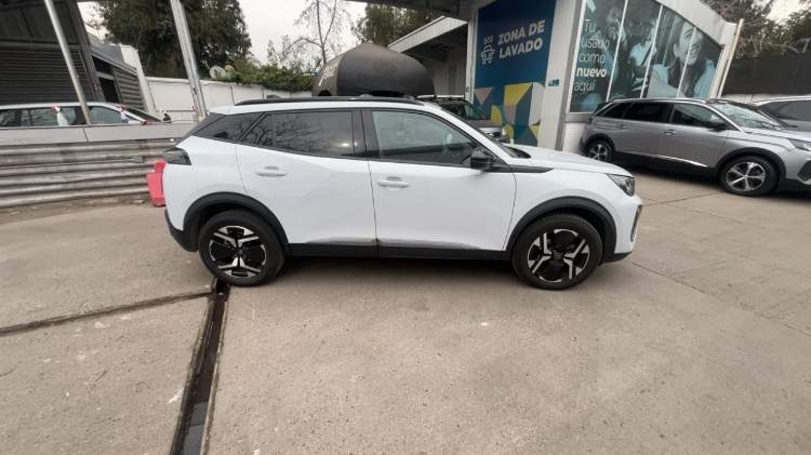 Peugeot 2008 1.2 Allure Pack Puretech 130hp 4x2 Mt 5p 2025 - Imagen 3 de 5