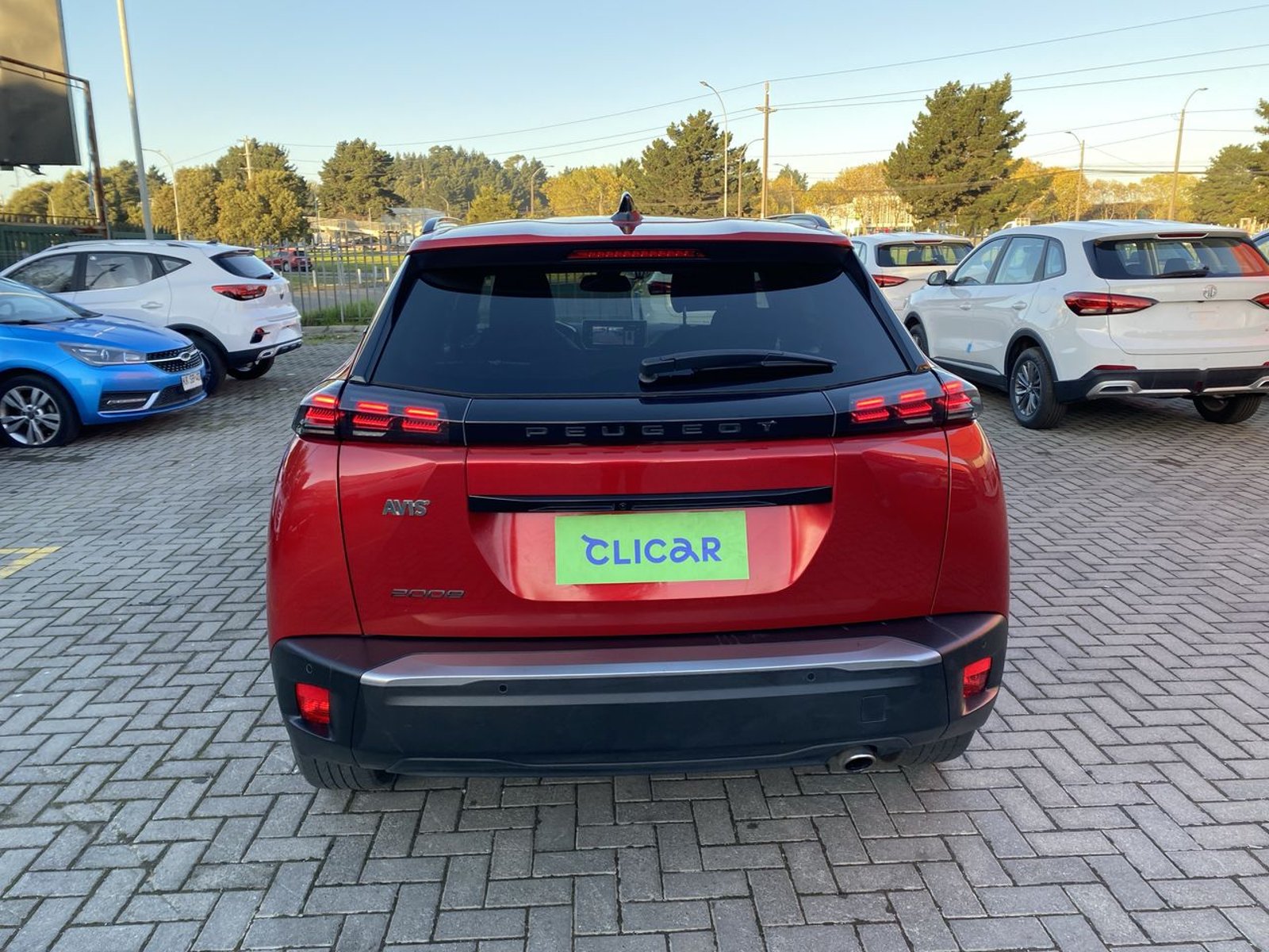 Peugeot 2008 1.5 Allure Pack Bluehdi 130hp Diesel 4x2 Eat8 5p 2024 - Imagen 6 de 8