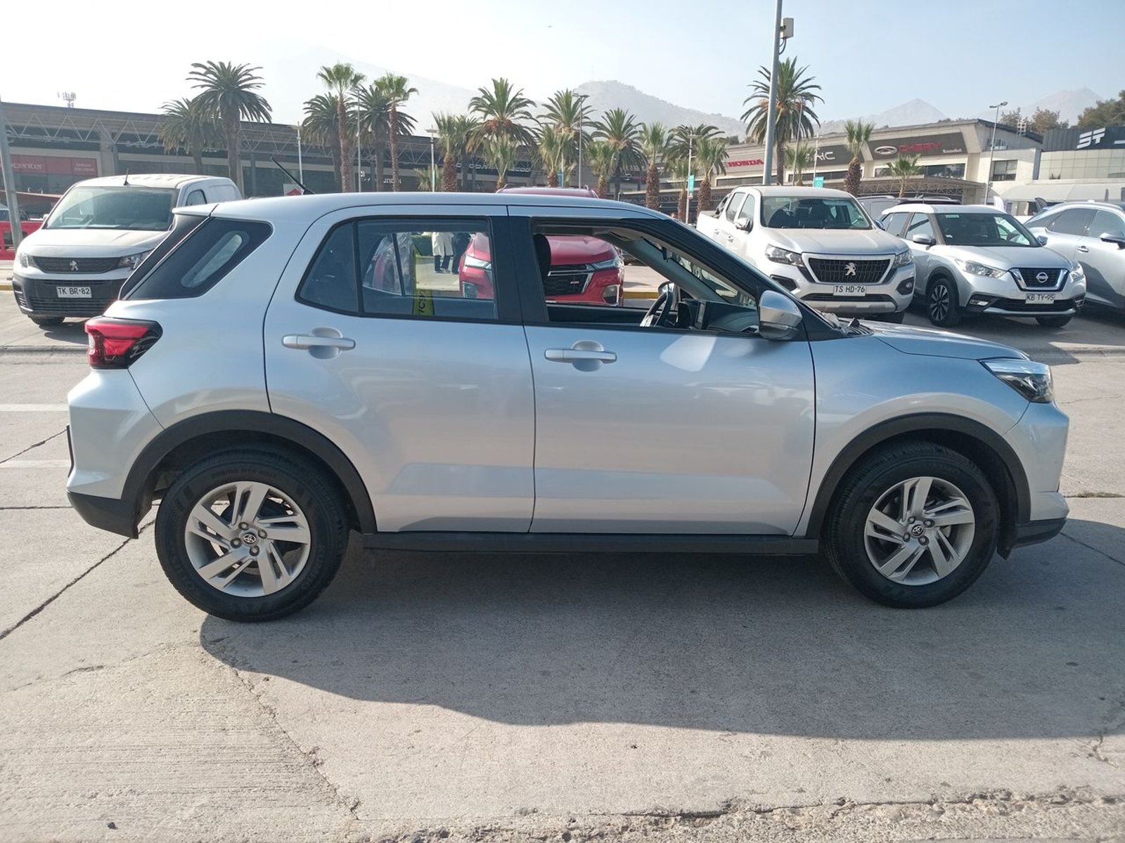 Toyota Raize 1.2 E 4x2 Mt 5p 2023 - Imagen 8 de 8