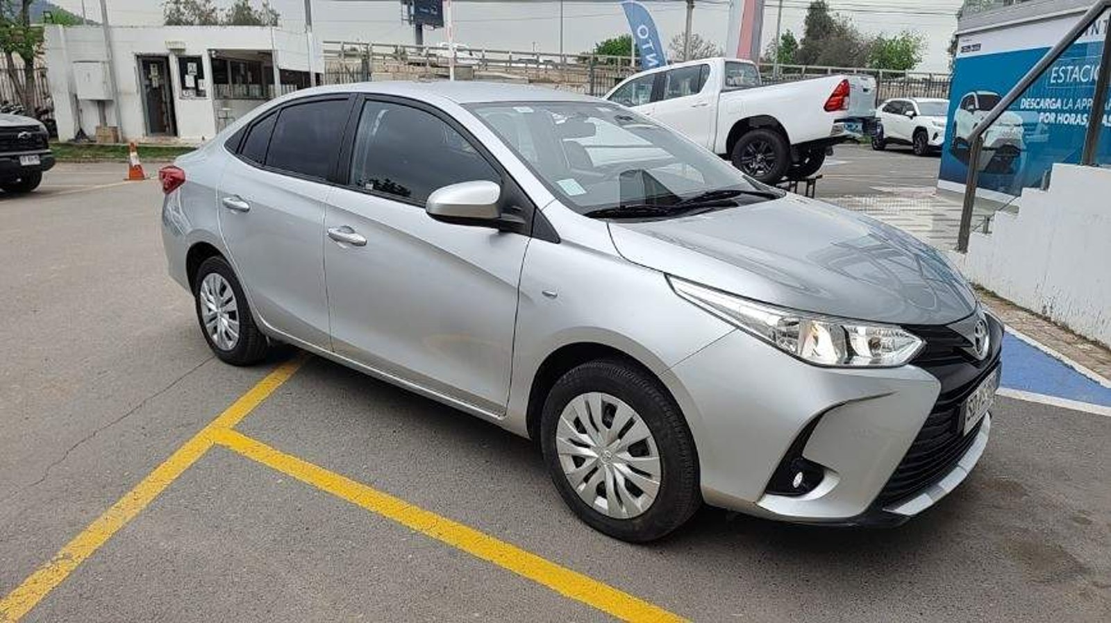 Toyota Yaris Sedan 1.5 Gli E 4x2 At 4p 2022