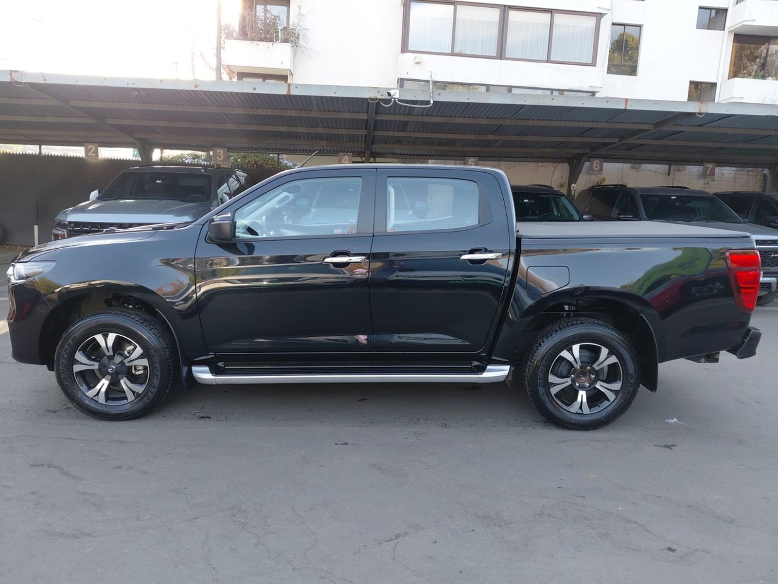 Mazda Bt-50 3.0 High Diesel 4x4 Dob.cab. 6at 4p 2023 - Imagen 4 de 8