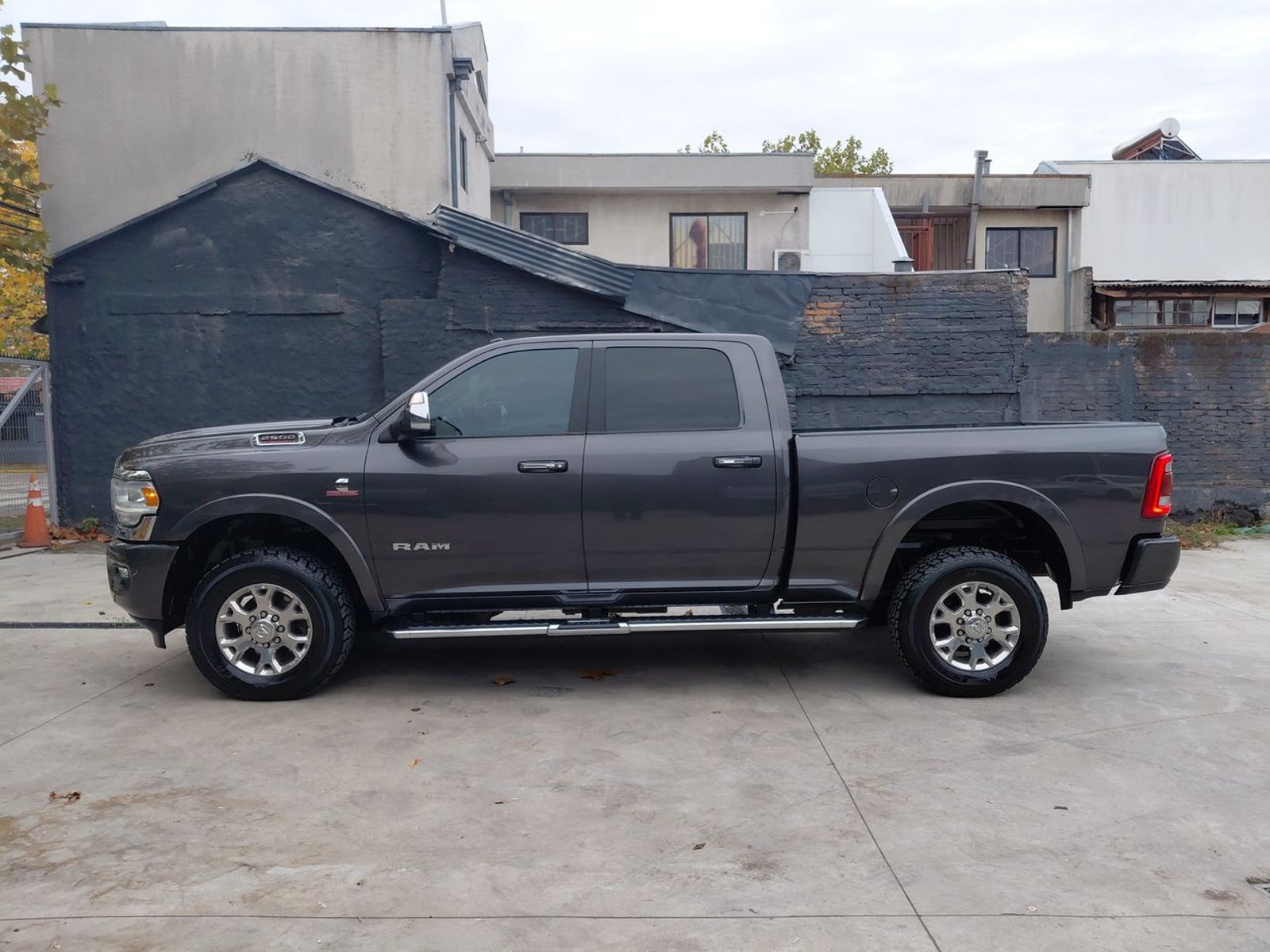 RAM 2500 6.7 Laramie 4x4 Dob. Cab. At 4p 2021 - Foto 4 de 8