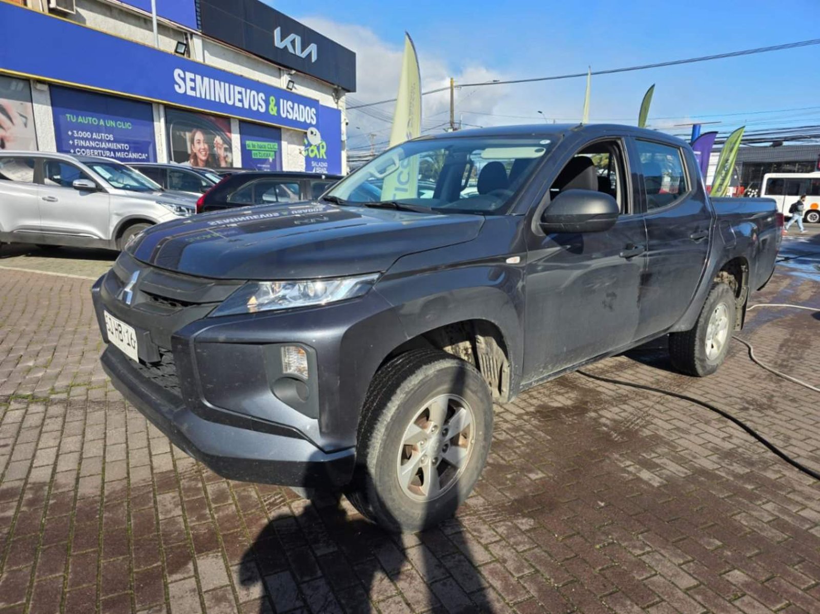 Mitsubishi L200 2.4 Work Cr Diesel Dob. Cab. 4x2 Mt 4p 2023 - Imagen 6 de 8