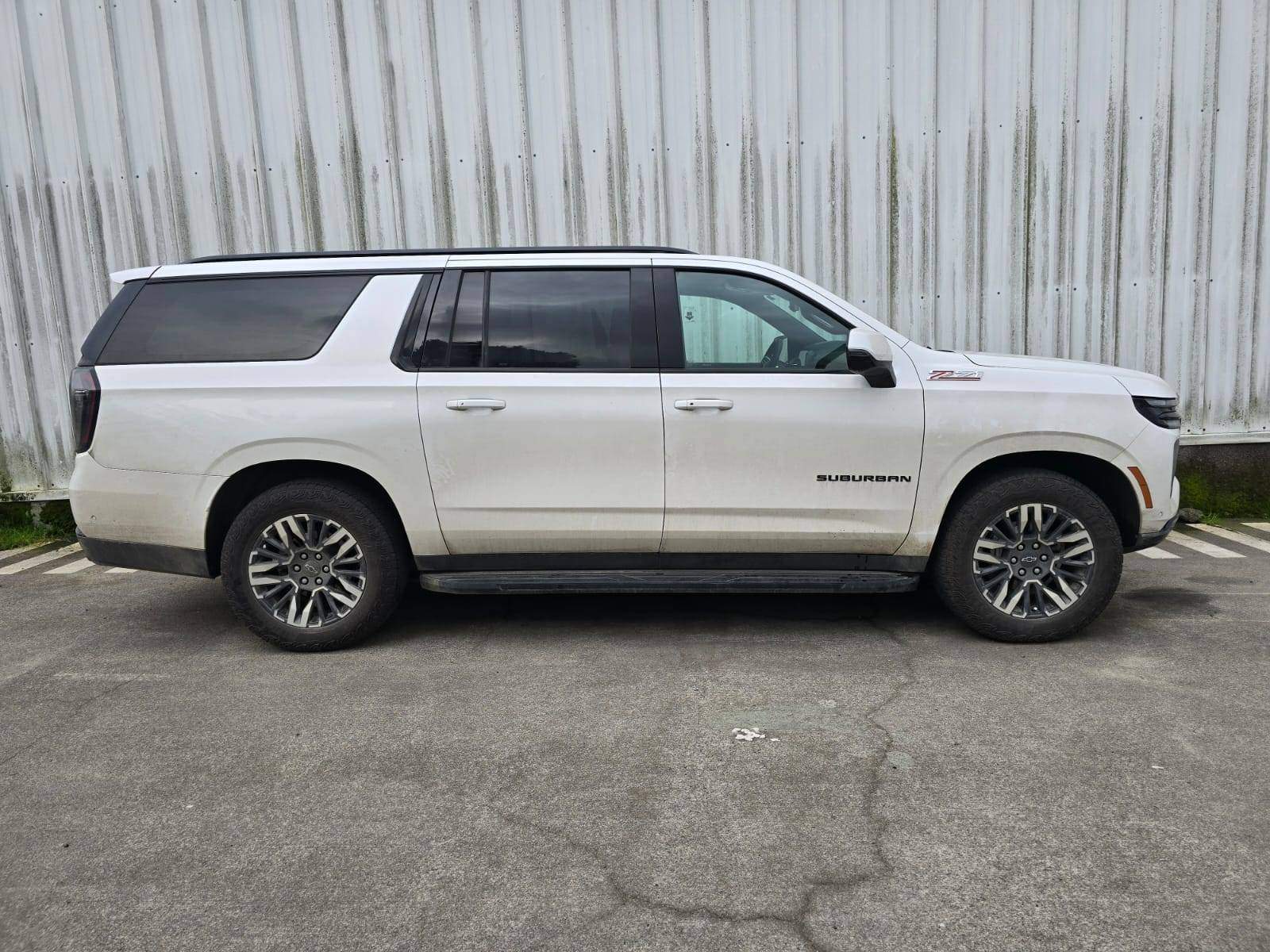 Chevrolet Suburban 5.3l Z71 Awd At 5p 2026 - Foto 3 de 5