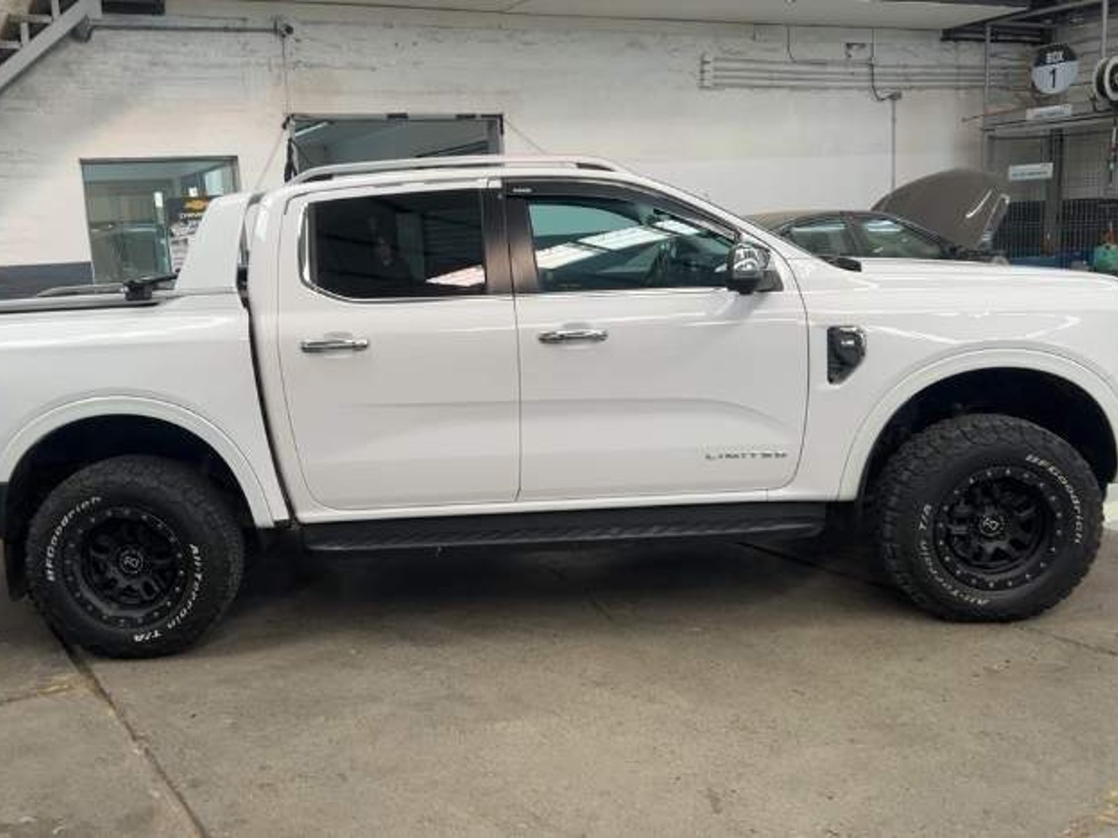 Ford All New Ranger 3.0 Ltd Diesel 4x4 Dob. Cab. At 4p 2024 - Foto 3 de 5