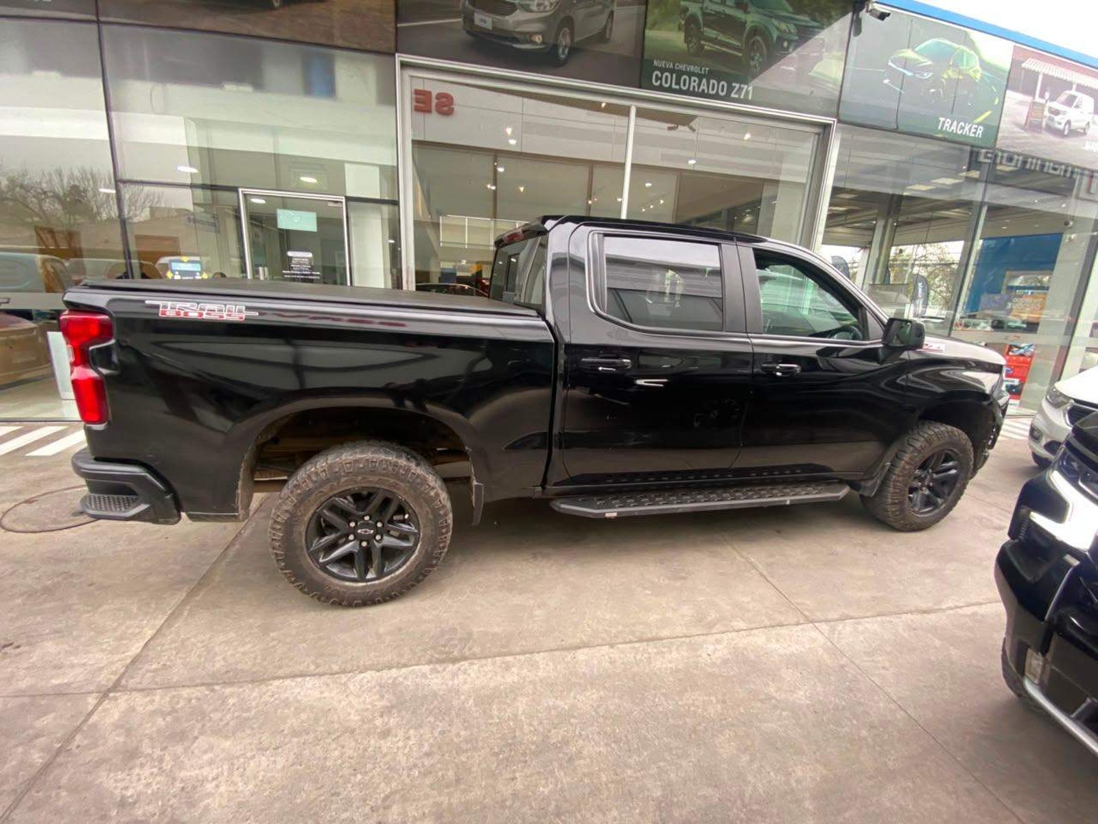Chevrolet Silverado 5.3 Lt Trailboss Z71 4x4 At 4p 2022 - Foto 3 de 5