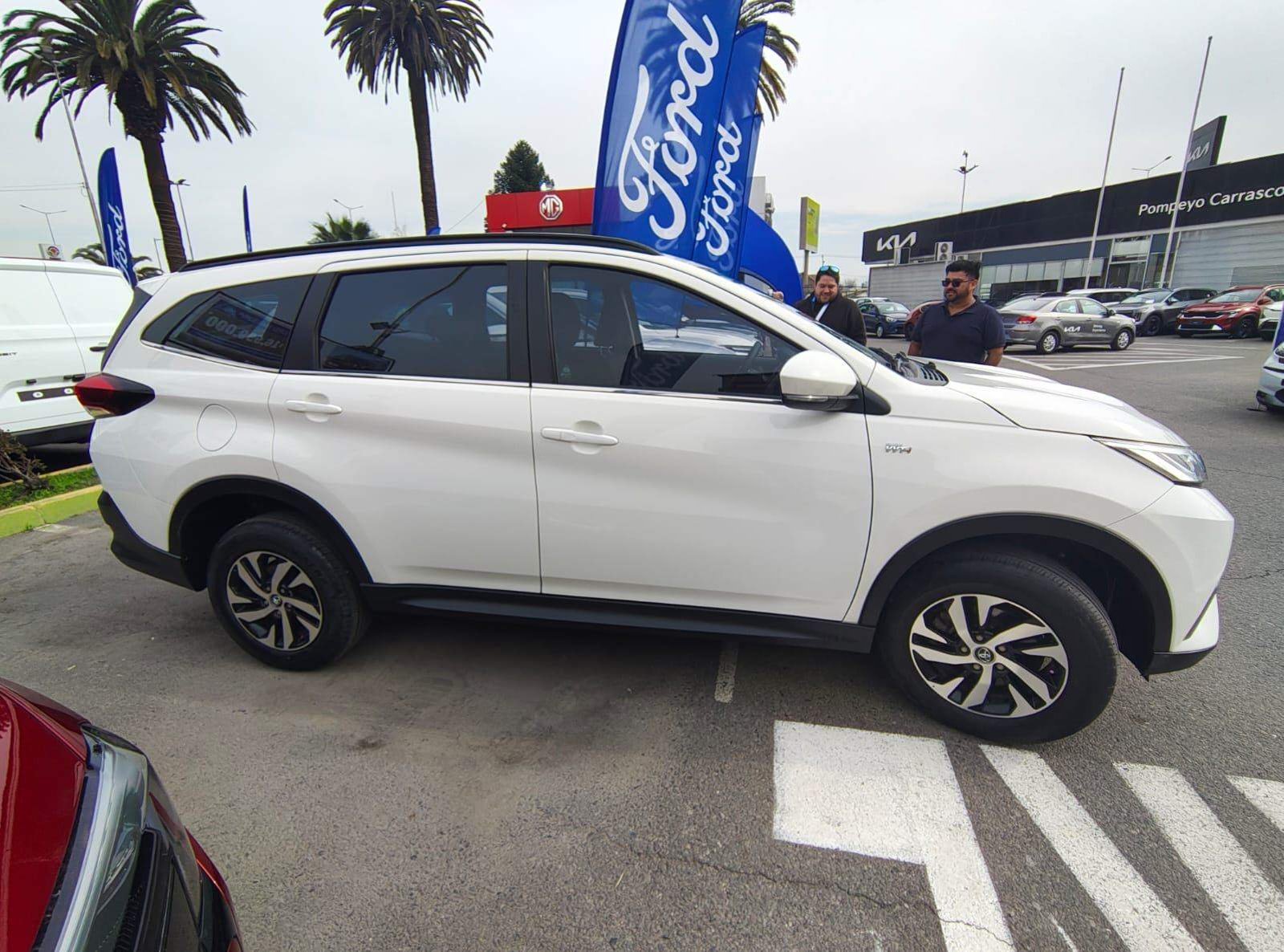 Toyota Rush 1.5 Xei 4x2 Mt 5p 2023 - Imagen 3 de 5