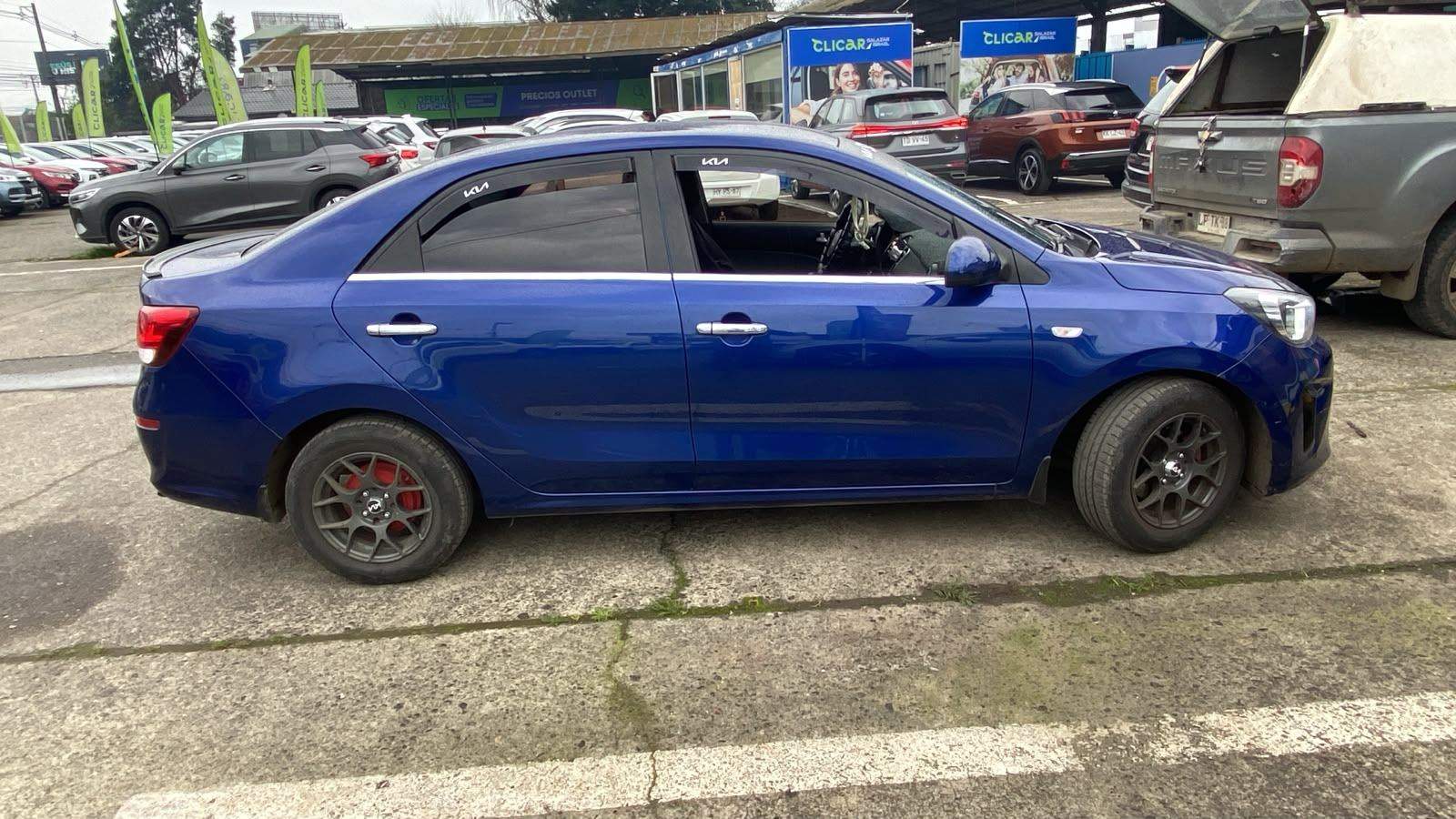 Kia Soluto 1.4 Lx 4x2 E6 Mt 4p 2023 - Imagen 3 de 5