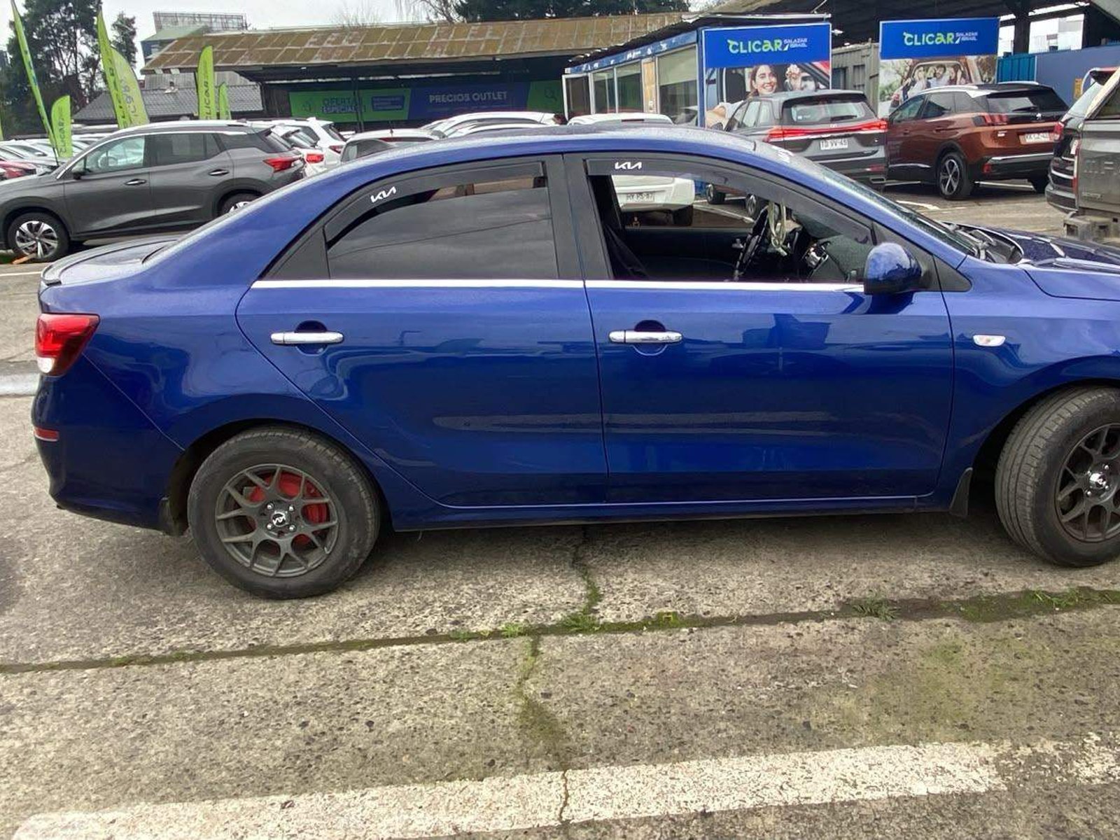 Kia Soluto 1.4 Lx 4x2 E6 Mt 4p 2023 - Foto 3 de 5