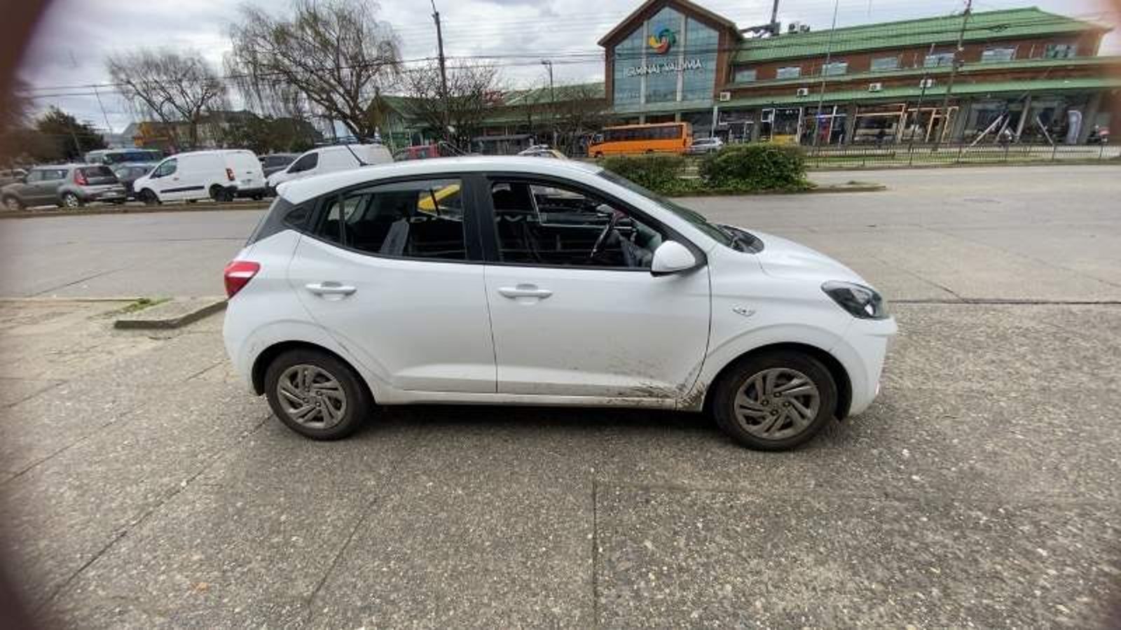 Hyundai Grand I10 1.2 Plus 4x2 Hb Mt 5p 2024 - Imagen 3 de 5