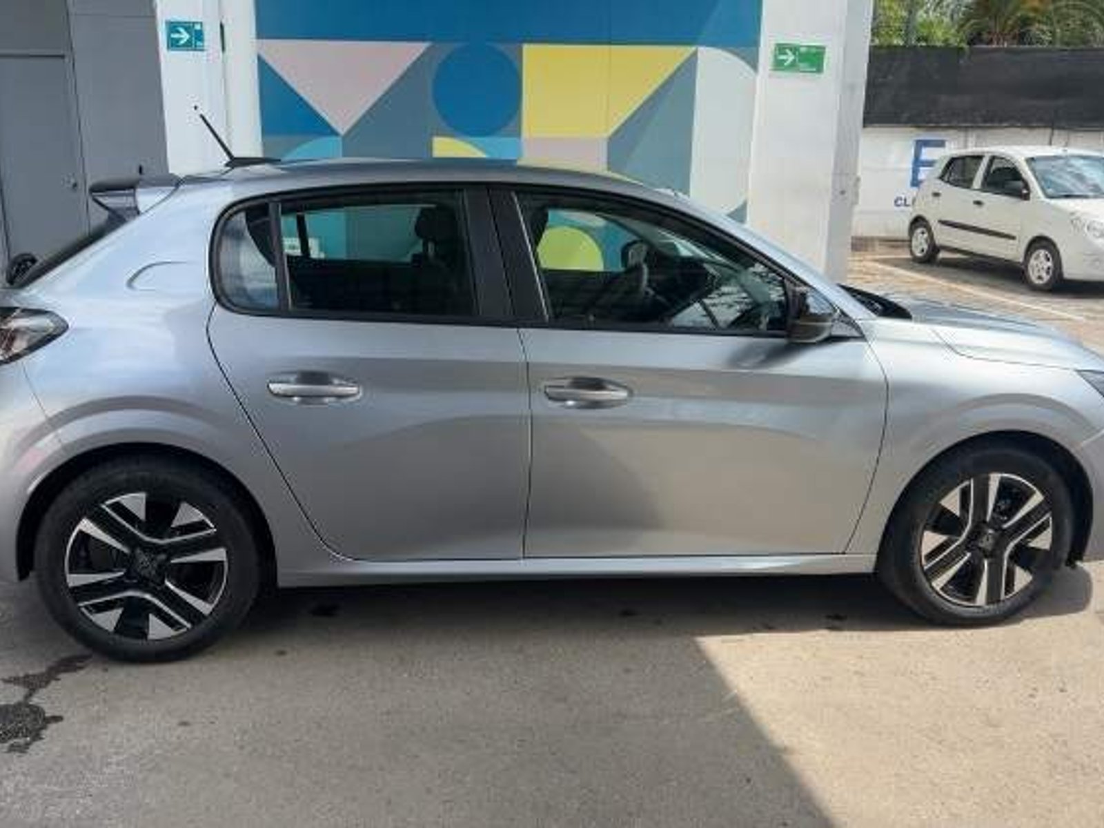 Peugeot 208 1.2 Mca Puretech 75 Active 4x2 Mt 5p 2025 - Foto 3 de 5