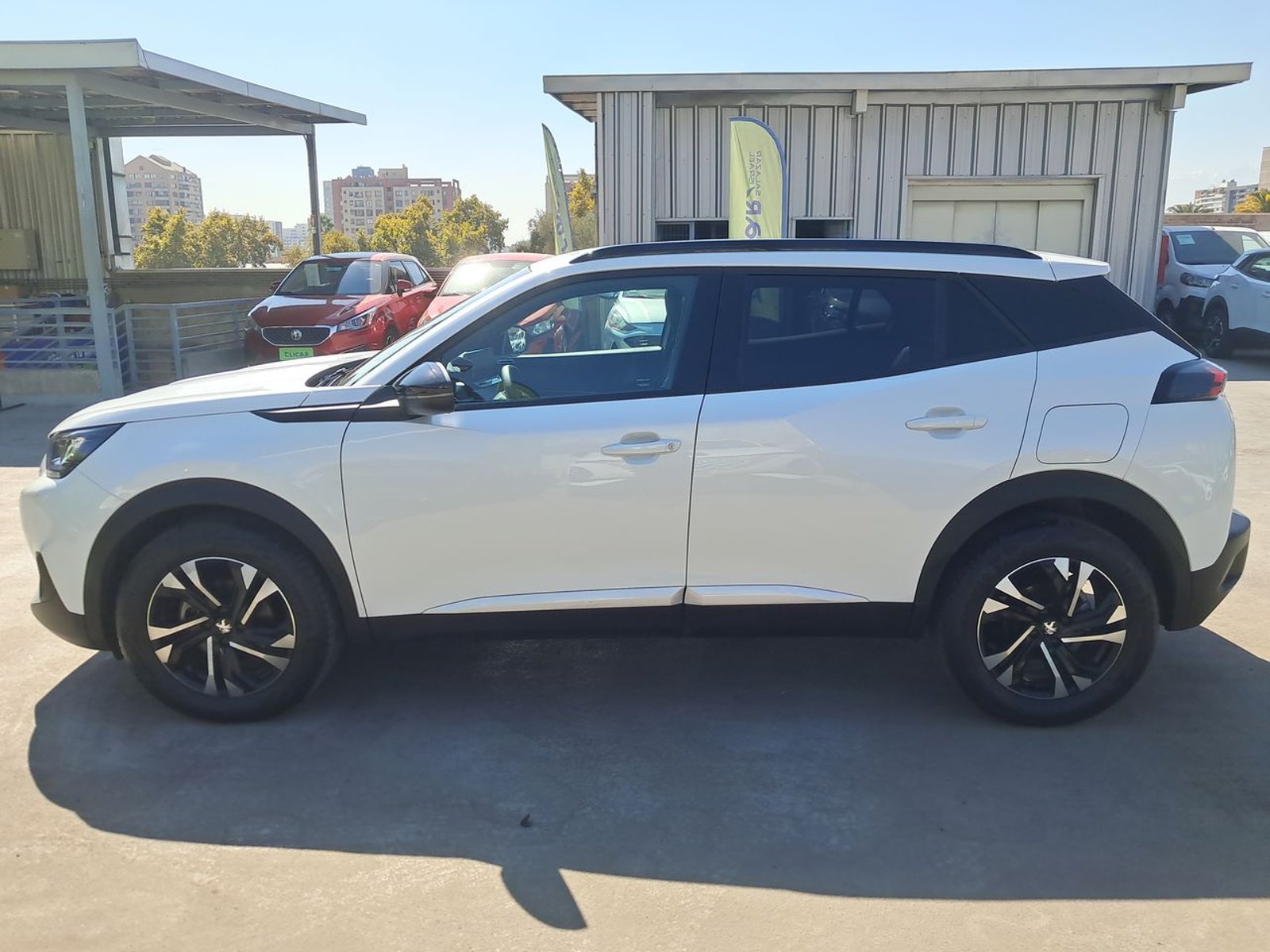 Peugeot 2008 1.2 Allure Pack Puretech 130hp 4x2 Mt 5p 2024 - Foto 4 de 8