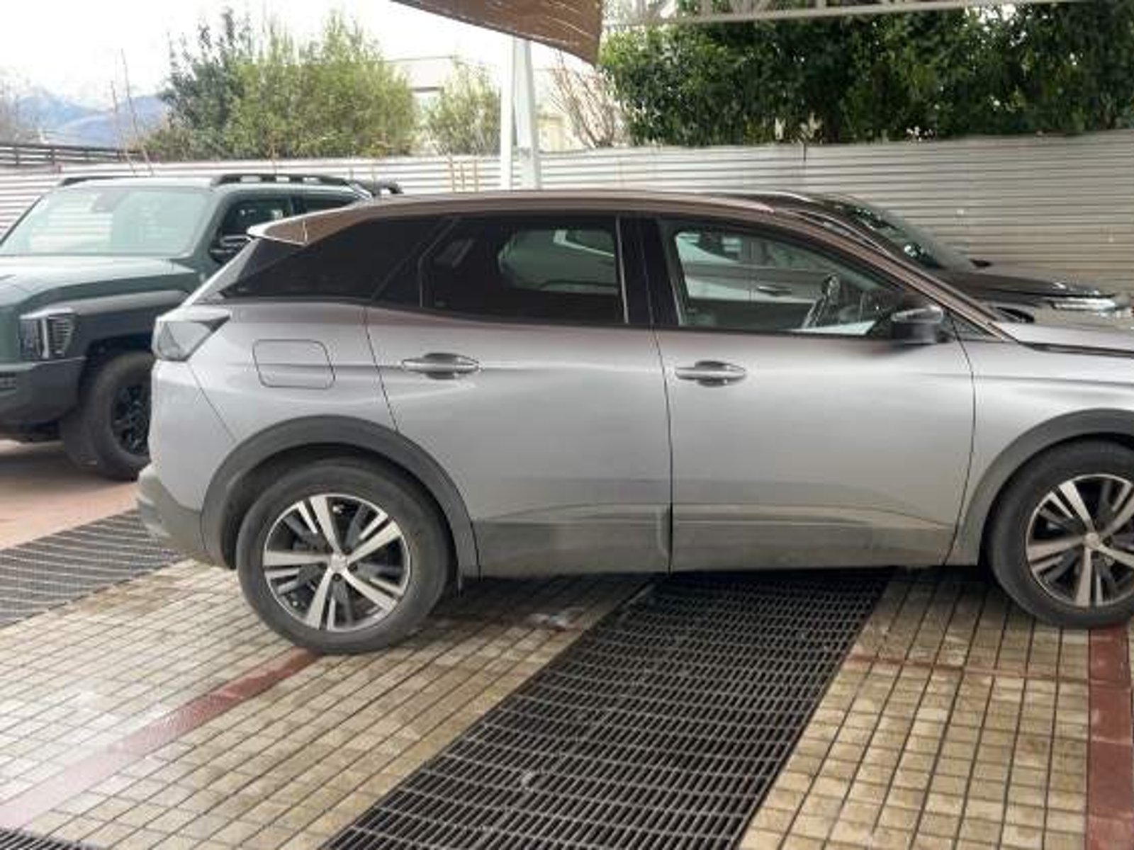 Peugeot 3008 1.2 Active Pack Puretech 4x2 130 Mt6 5p 2022 - Foto 3 de 5