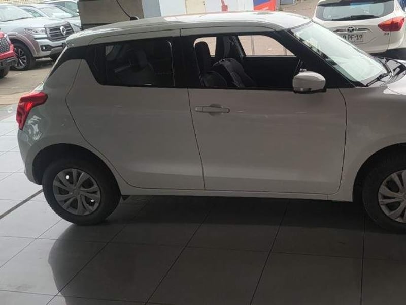 Suzuki Swift 1.2 Gl 4x2 Hb Mt 5p 2023 - Imagen 3 de 5