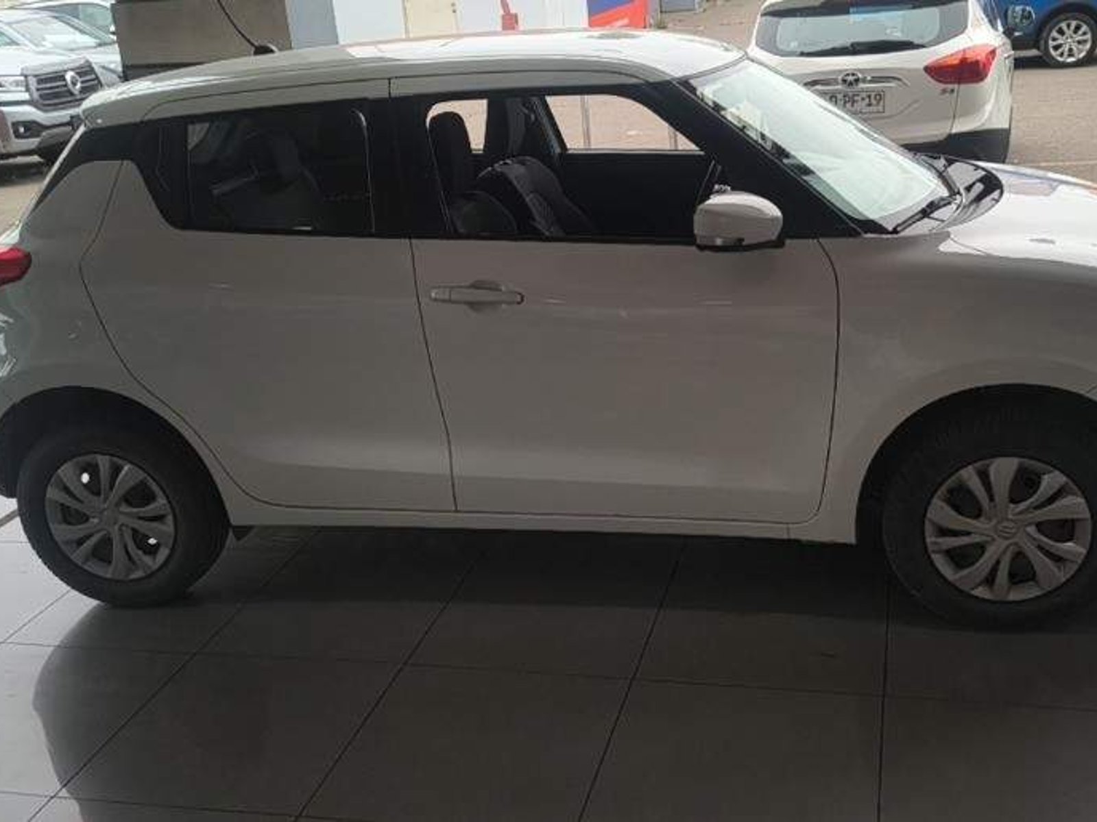 Suzuki Swift 1.2 Gl 4x2 Hb Mt 5p 2023 - Foto 3 de 5