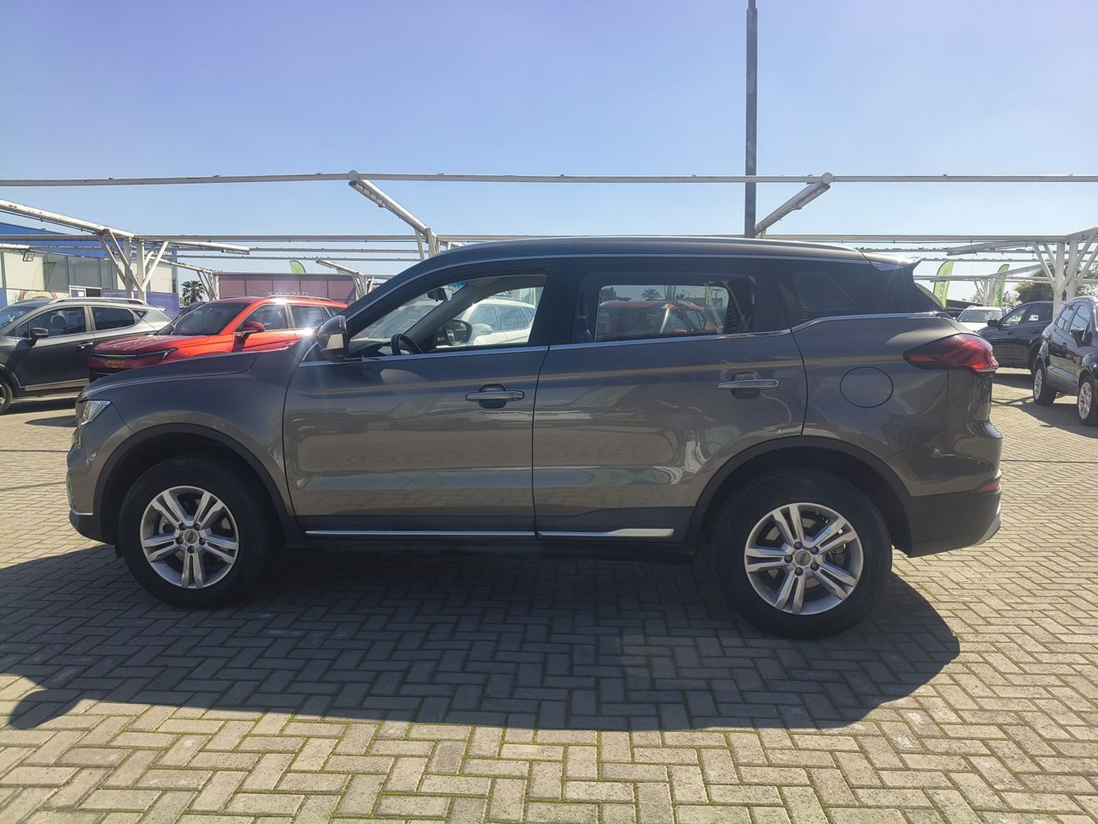 Geely Azkarra 1.5t Comfort 4x2 6at 5p 2022 - Foto 4 de 8