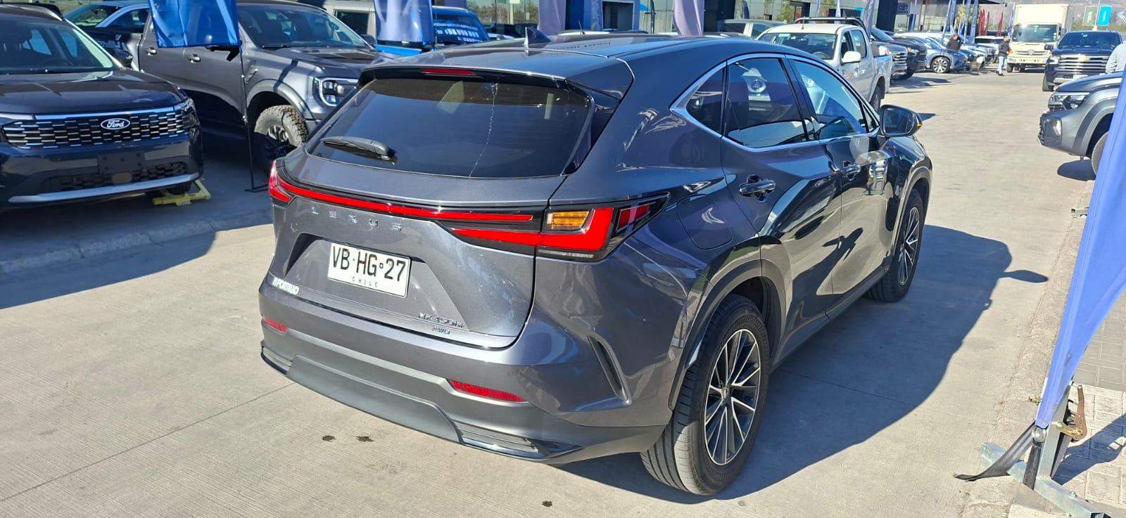 Lexus Nx450 2.5 Premium Phev Hybrid Awd At 5p 2025 - Foto 4 de 8