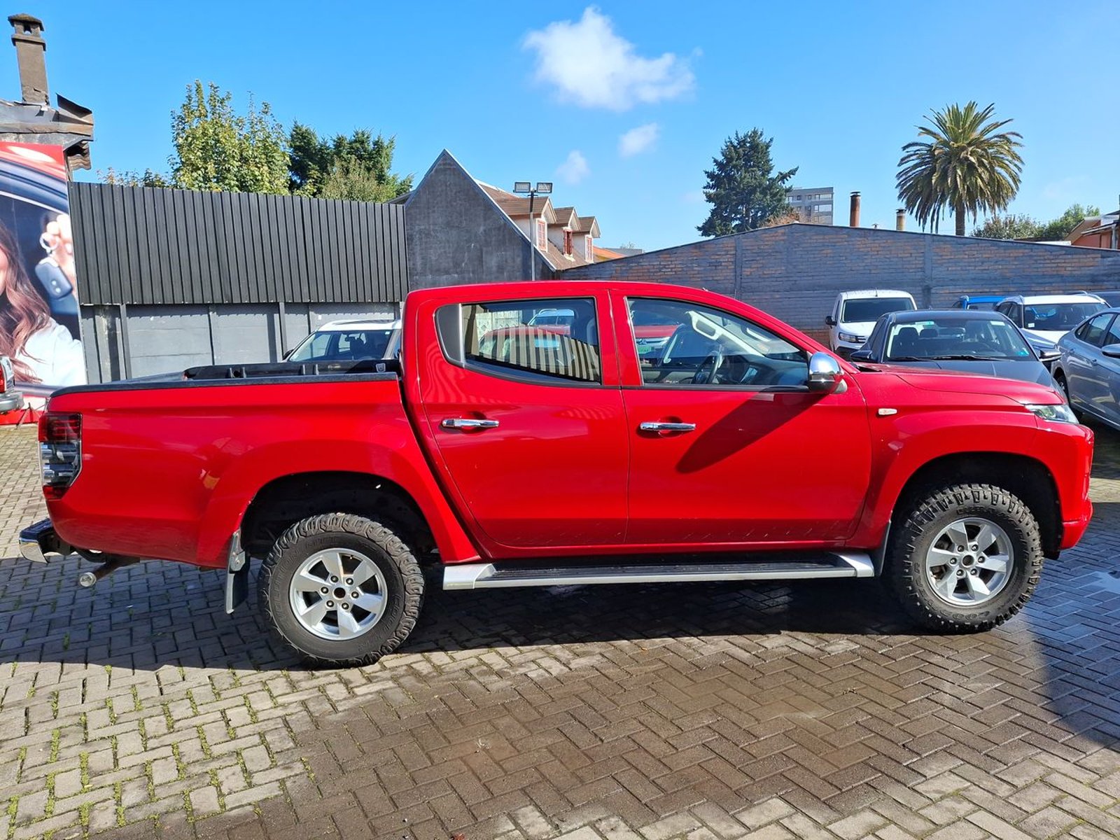 Mitsubishi L200 2.2 Katana Crt Diesel Dob. Cab. 4x4 Mt 4p 2024 - Imagen 8 de 8