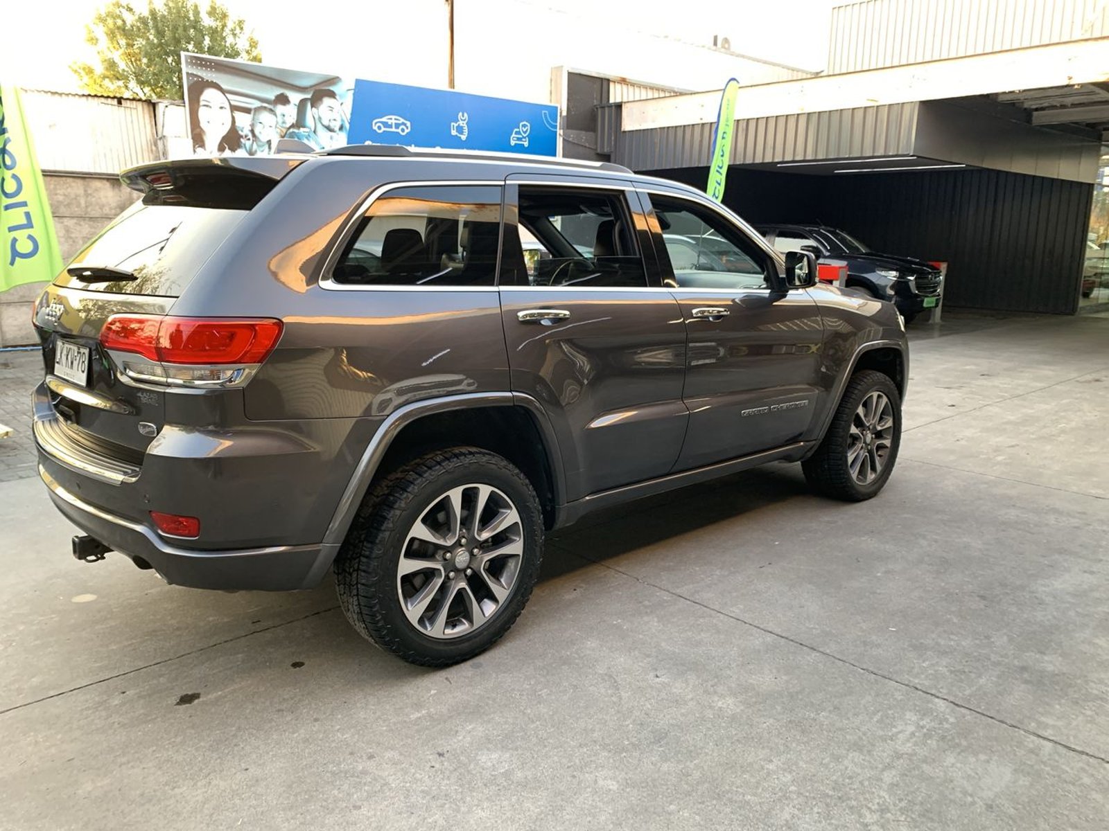 Jeep Grand Cherokee 5.7 Overland 4x4 At 5p 2019 - Foto 2 de 8