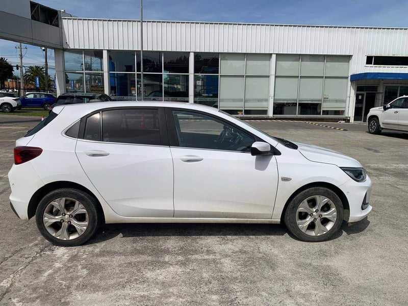 Chevrolet Onix 1.0t Premier 4x2 At 5p 2022 - Imagen 3 de 5