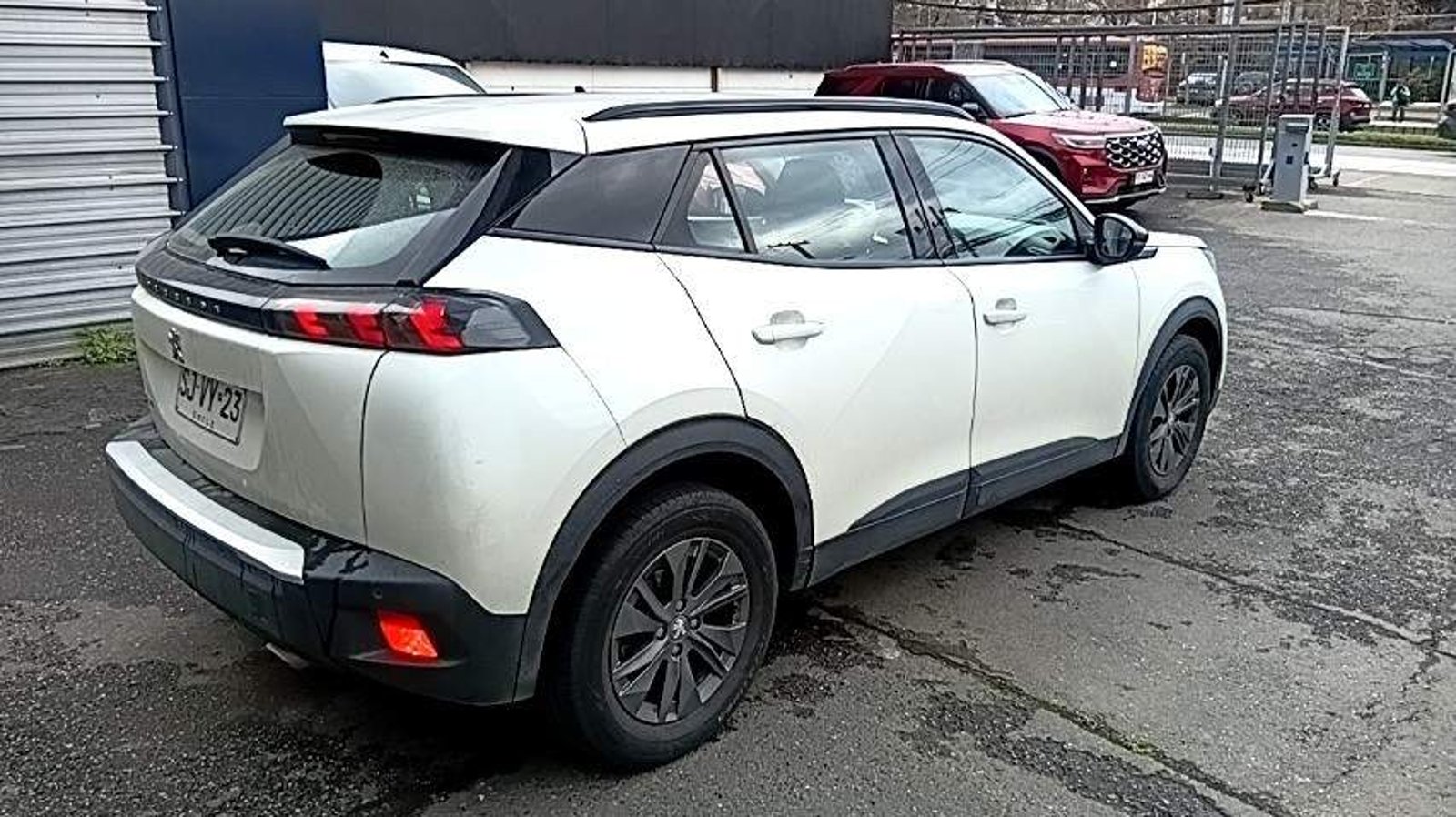 Peugeot 2008 1.5 Active Bluehdi Diesel 100 4x2 Mt 5p 2023 - Imagen 4 de 5