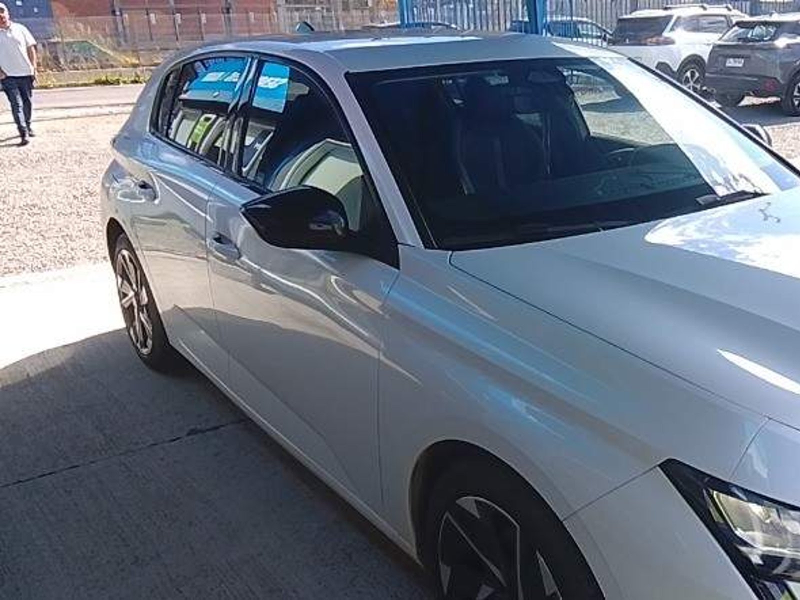 Peugeot 308 1.2 Allure Pack Puretech 130 4x2 Eat8 5p 2023 - Foto 3 de 5