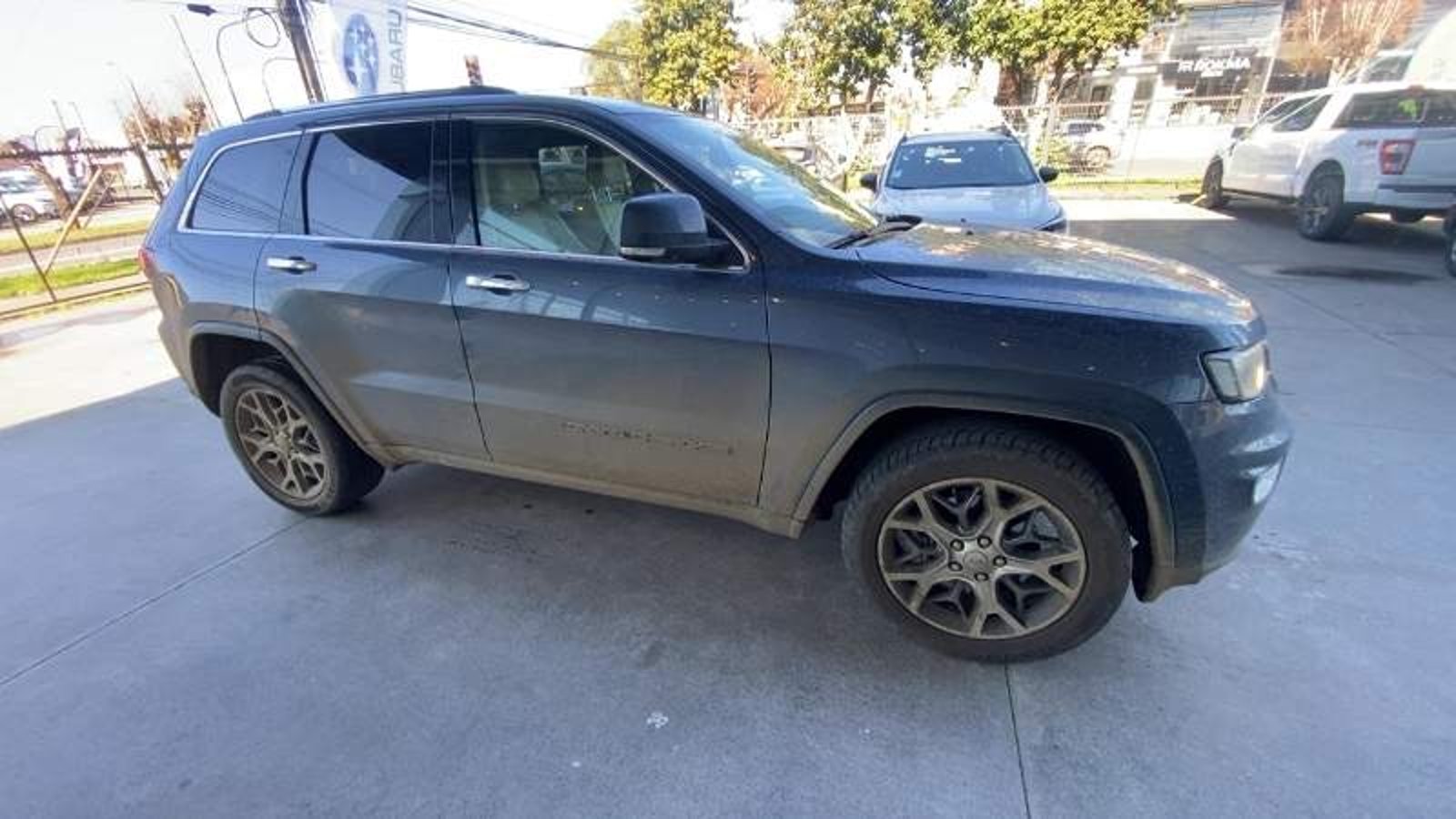 Jeep Grand Cherokee 3.6 Limited 4x4 At 5p 2022 - Imagen 3 de 5