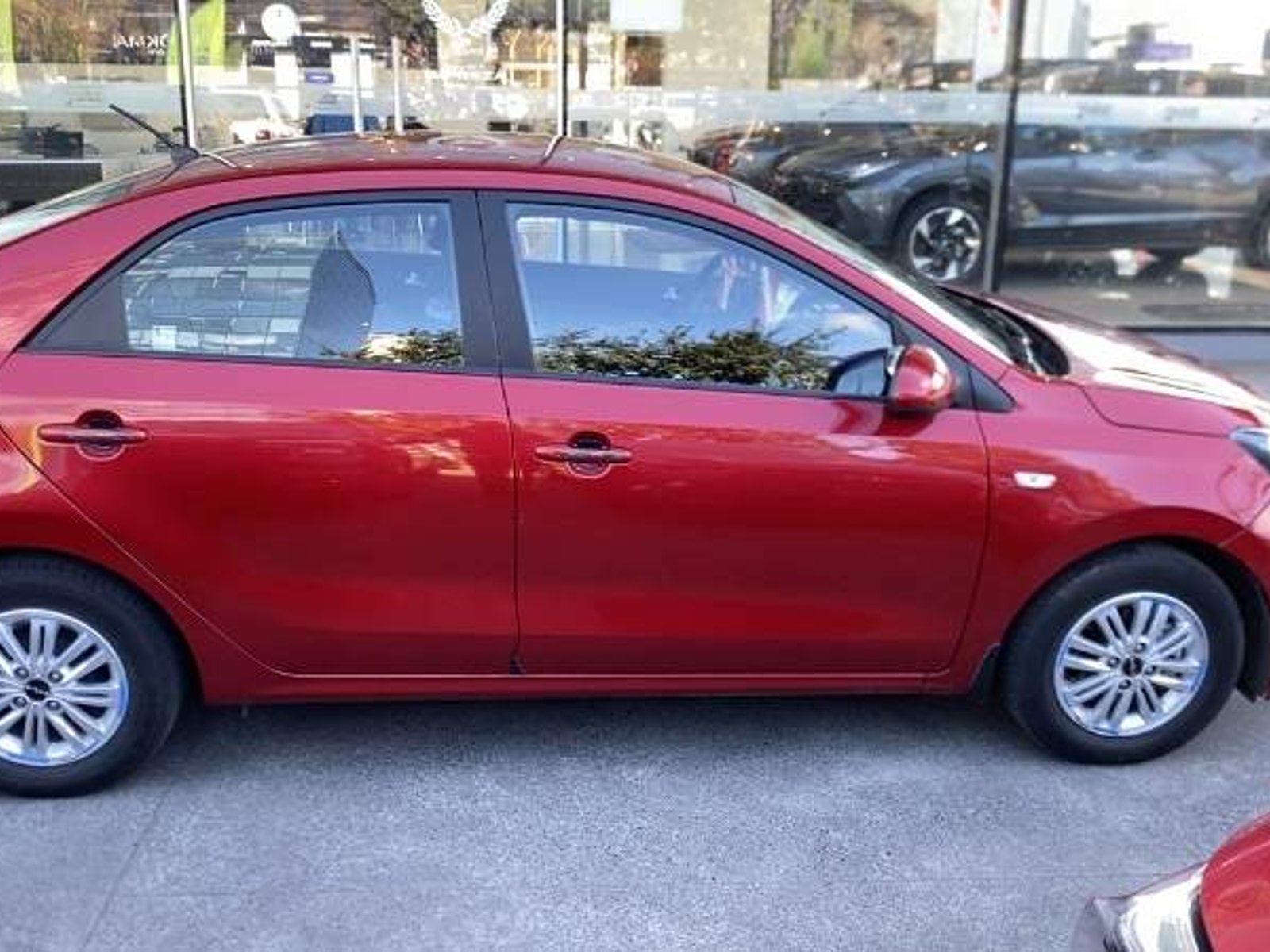 Kia Soluto 1.4 Lx 4x2 E6 Mt 4p 2025 - Foto 3 de 5