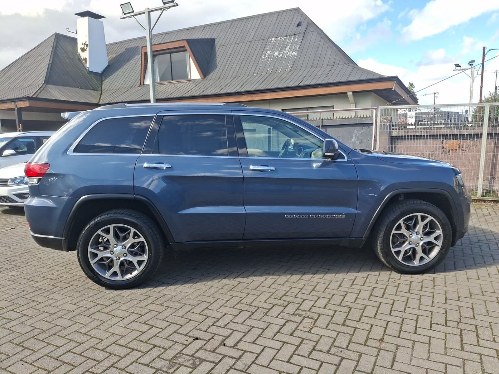 Jeep Grand Cherokee 3.6 Limited 4x4 At 5p 2022 - Imagen 7 de 7