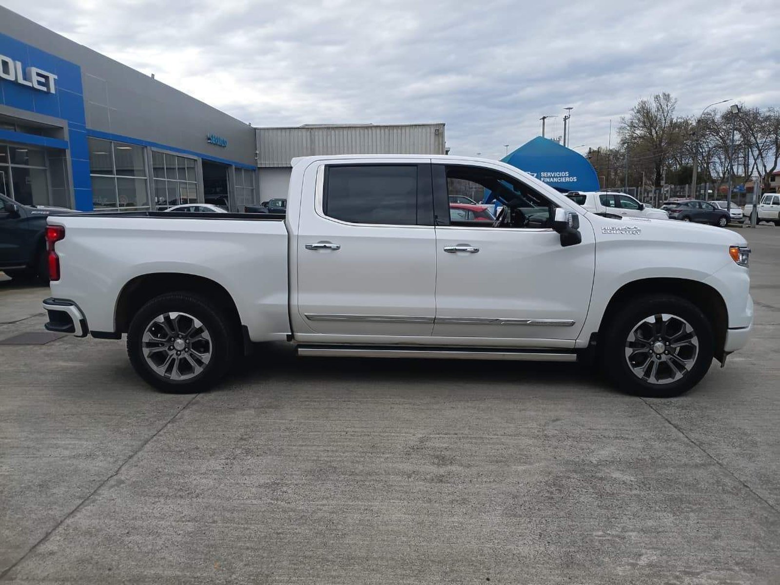 Chevrolet Silverado 3.0 High Country 4x4 At 4p 2023 - Foto 3 de 5